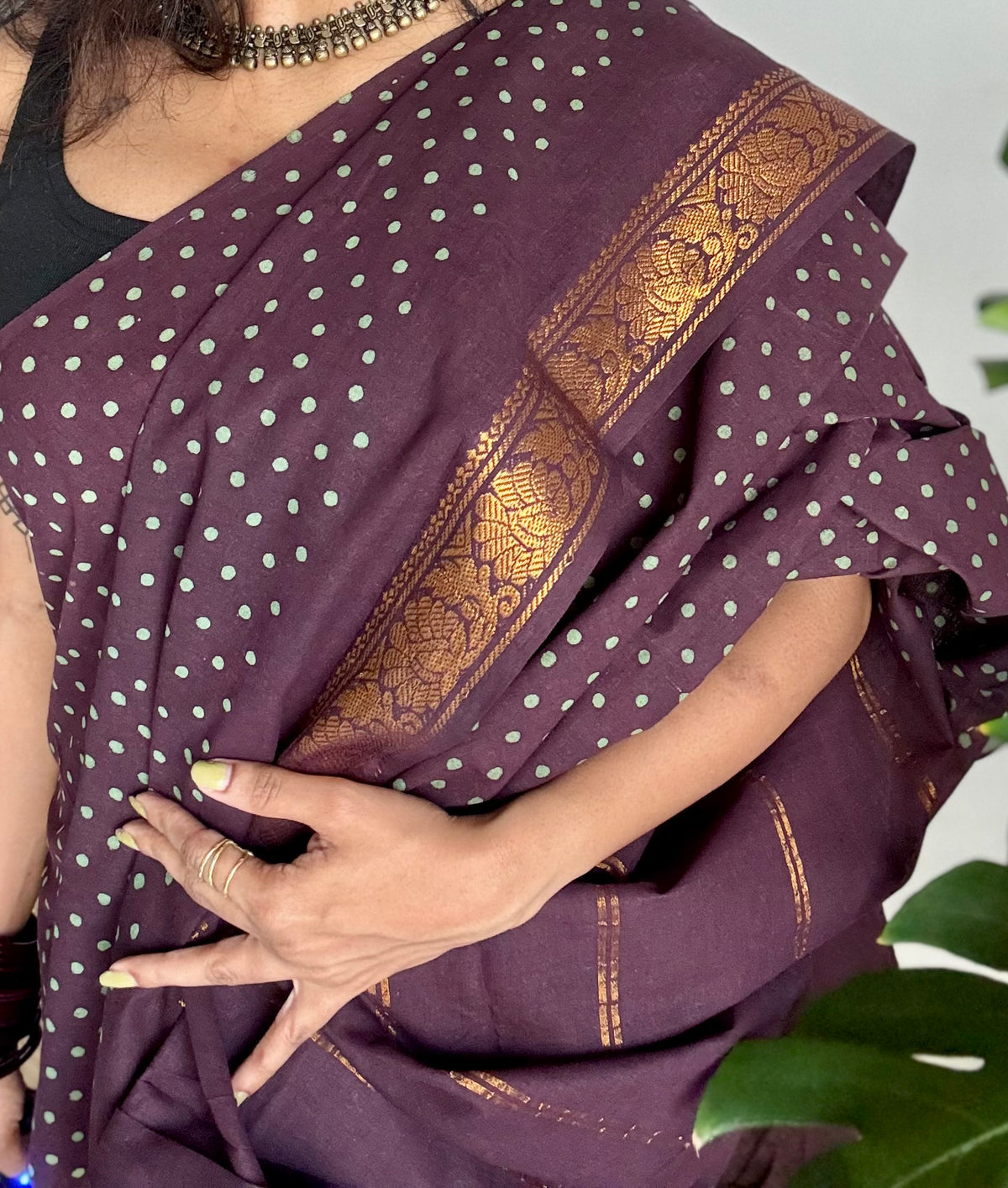 Purple brown sungudi dotted, single-side border, kattuchayam dyed madurai cotton saree - YCCOTNMSSE06