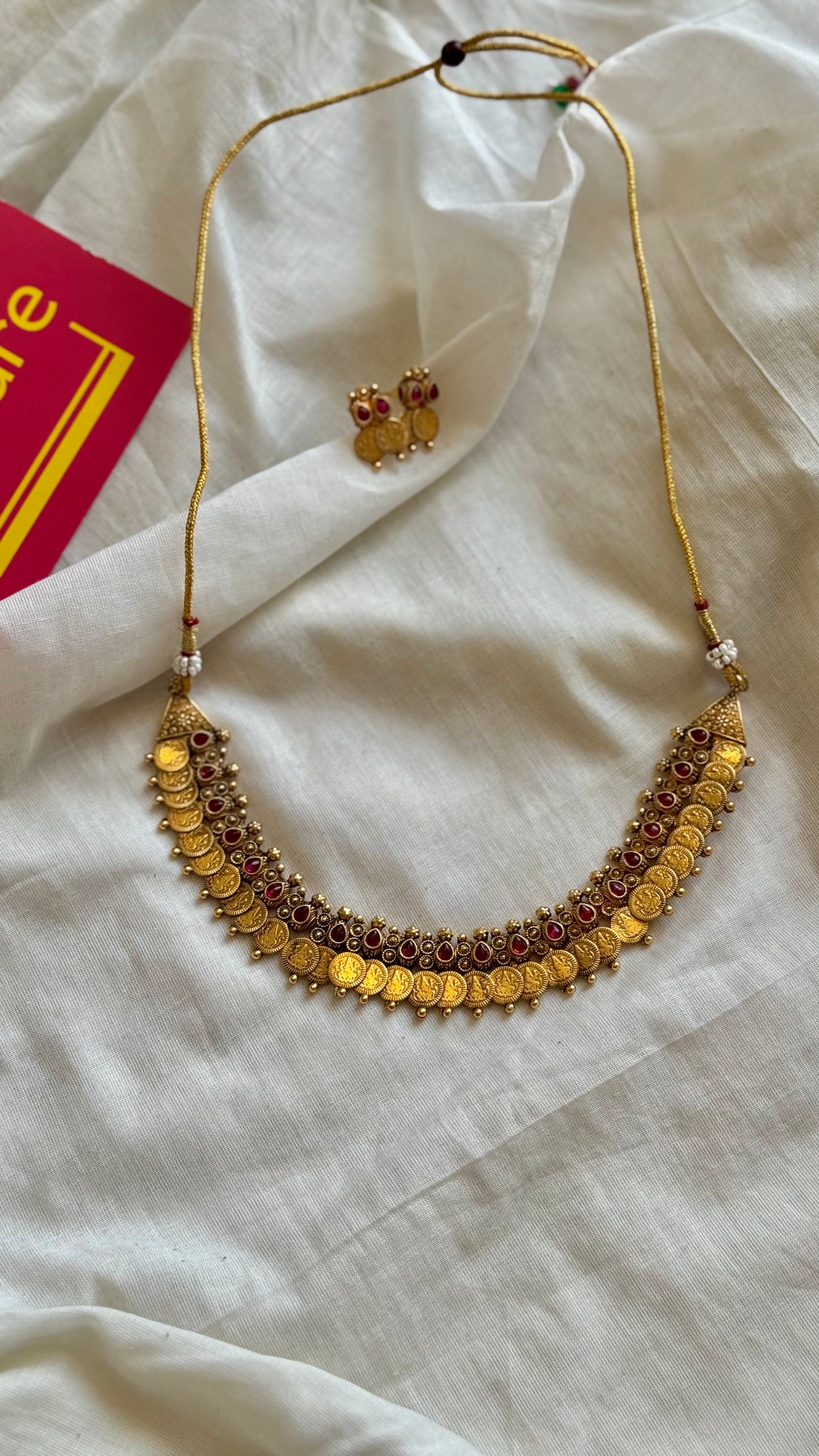 Coin with red stones in drop shape, neckpiece with earrings - YCGPNP671