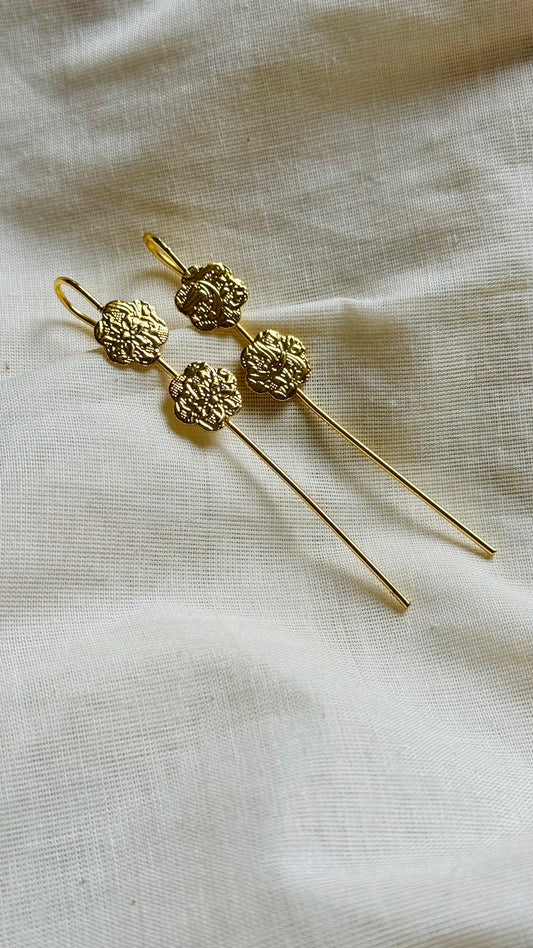 Gold plated earcuff, flower - YCGPECF424