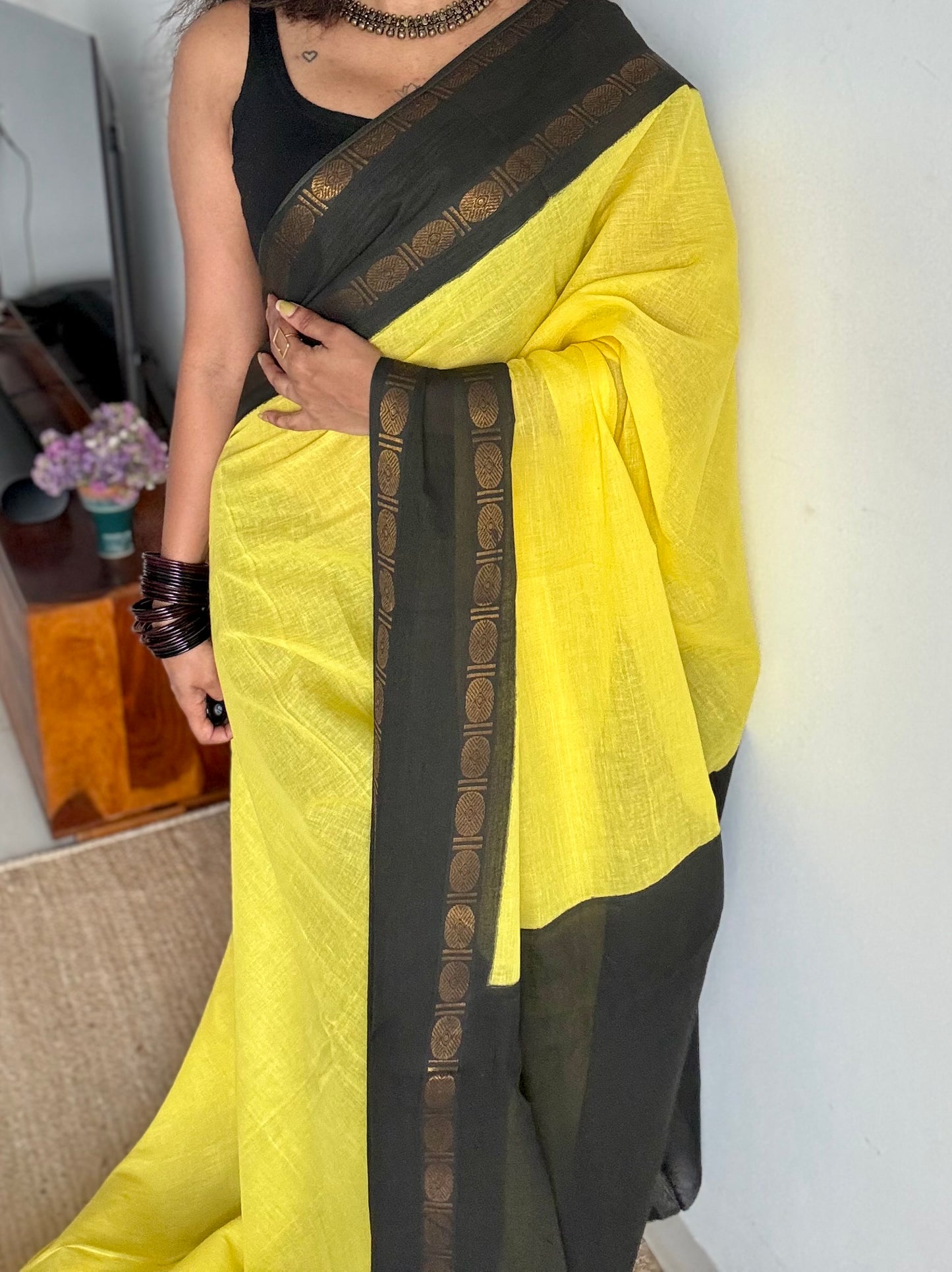 Lemon yellow with black, kattuchayam dyed madurai soft cotton - YCCOTNMSJA192