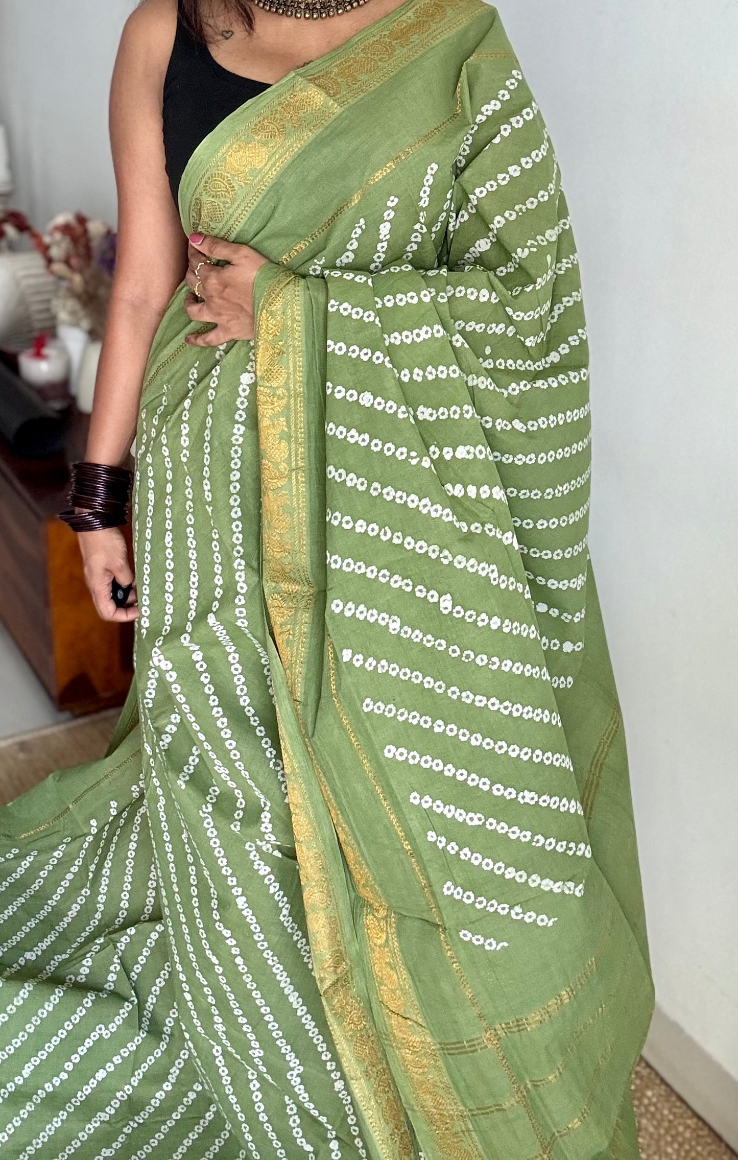 Pastel pista green, wax dot printed sungudi, kattuchayam dyed madurai cotton - YCCOTNMSAP159