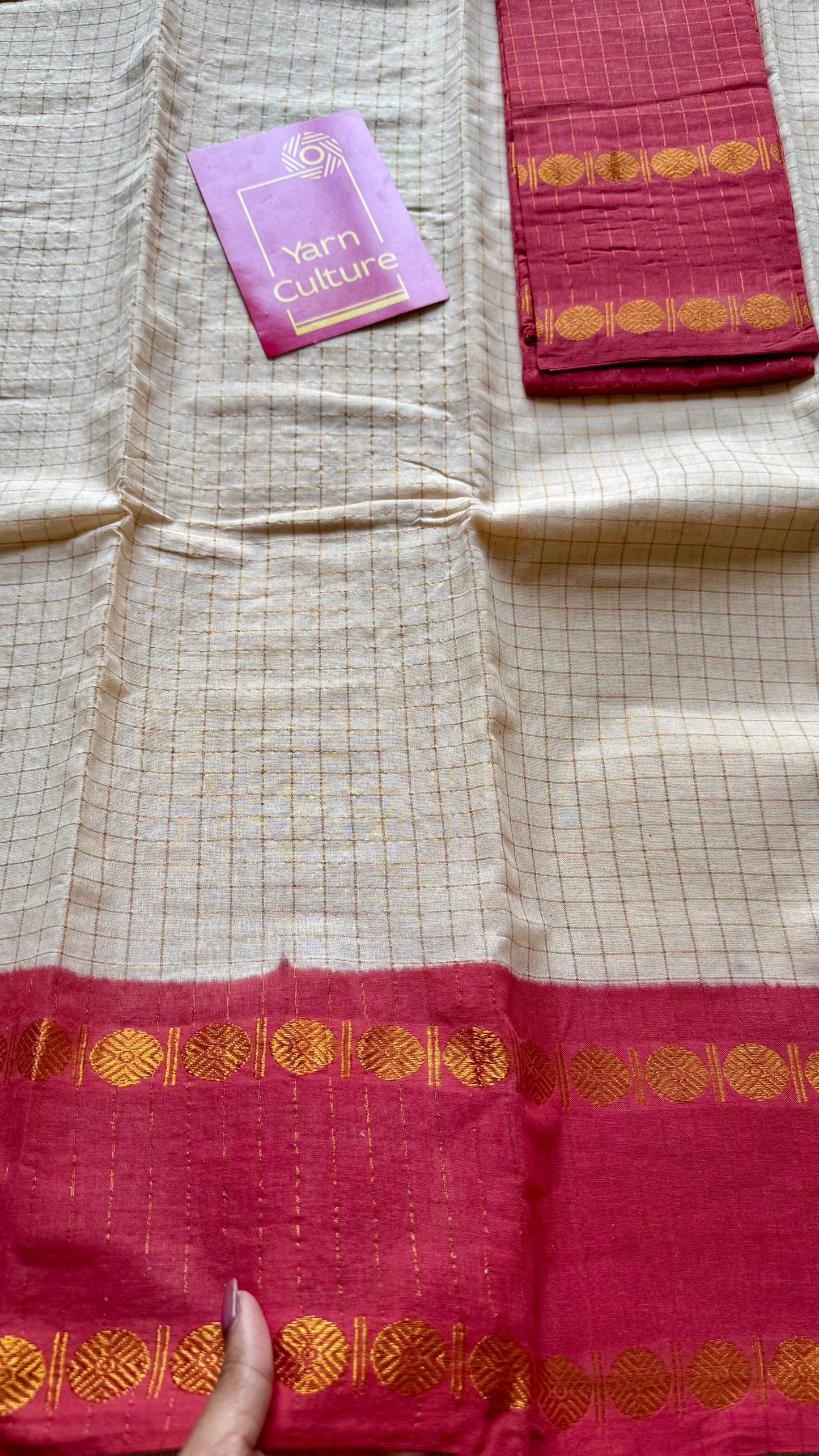 Ivory with light red contrast zari checkered sungudi, kattuchayam dyed madurai cotton - YCIEON89