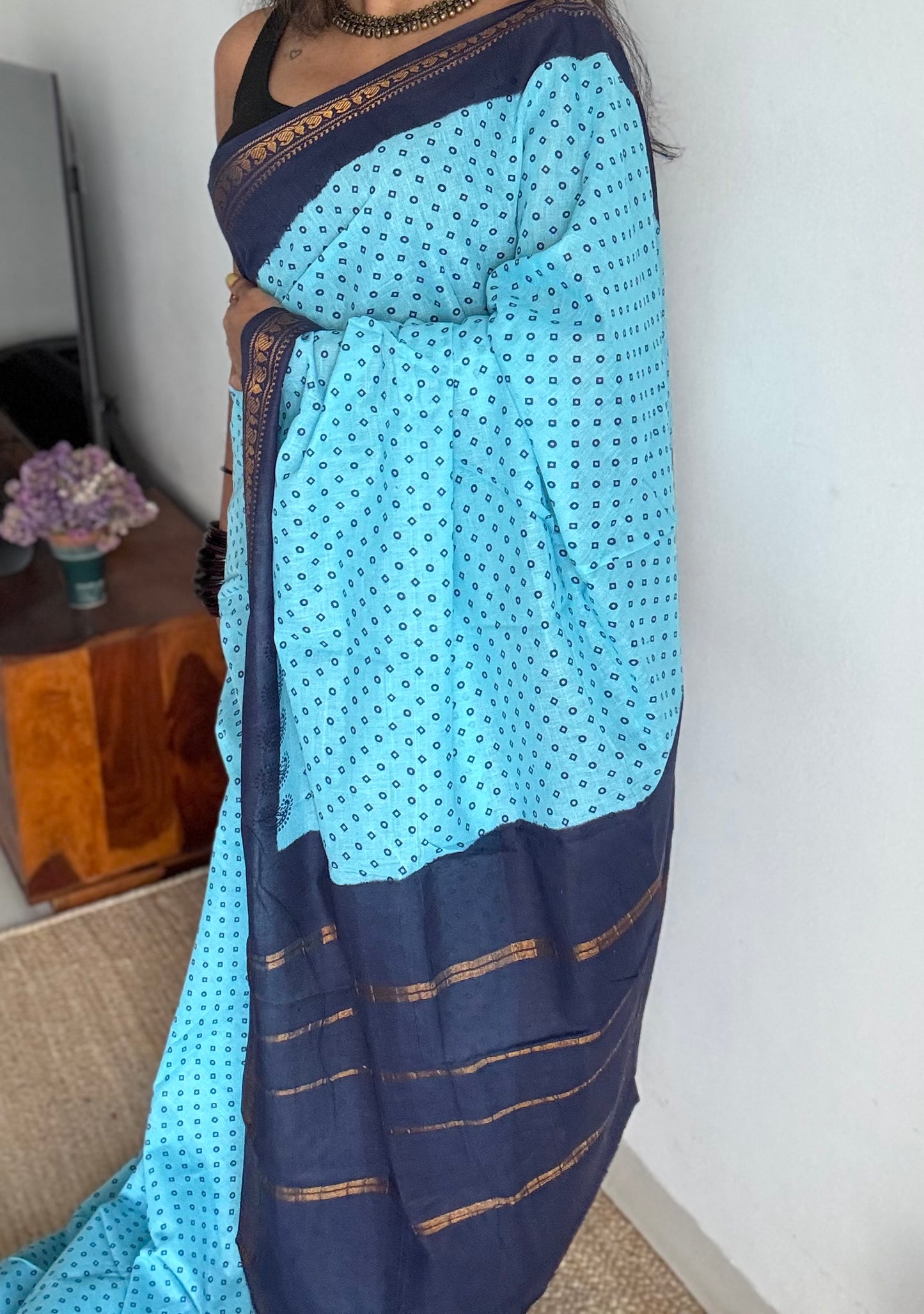 Light blue with dark blue, motif printed, kattuchayam dyed madurai sungudi cotton saree - YCCOTNMSFE76