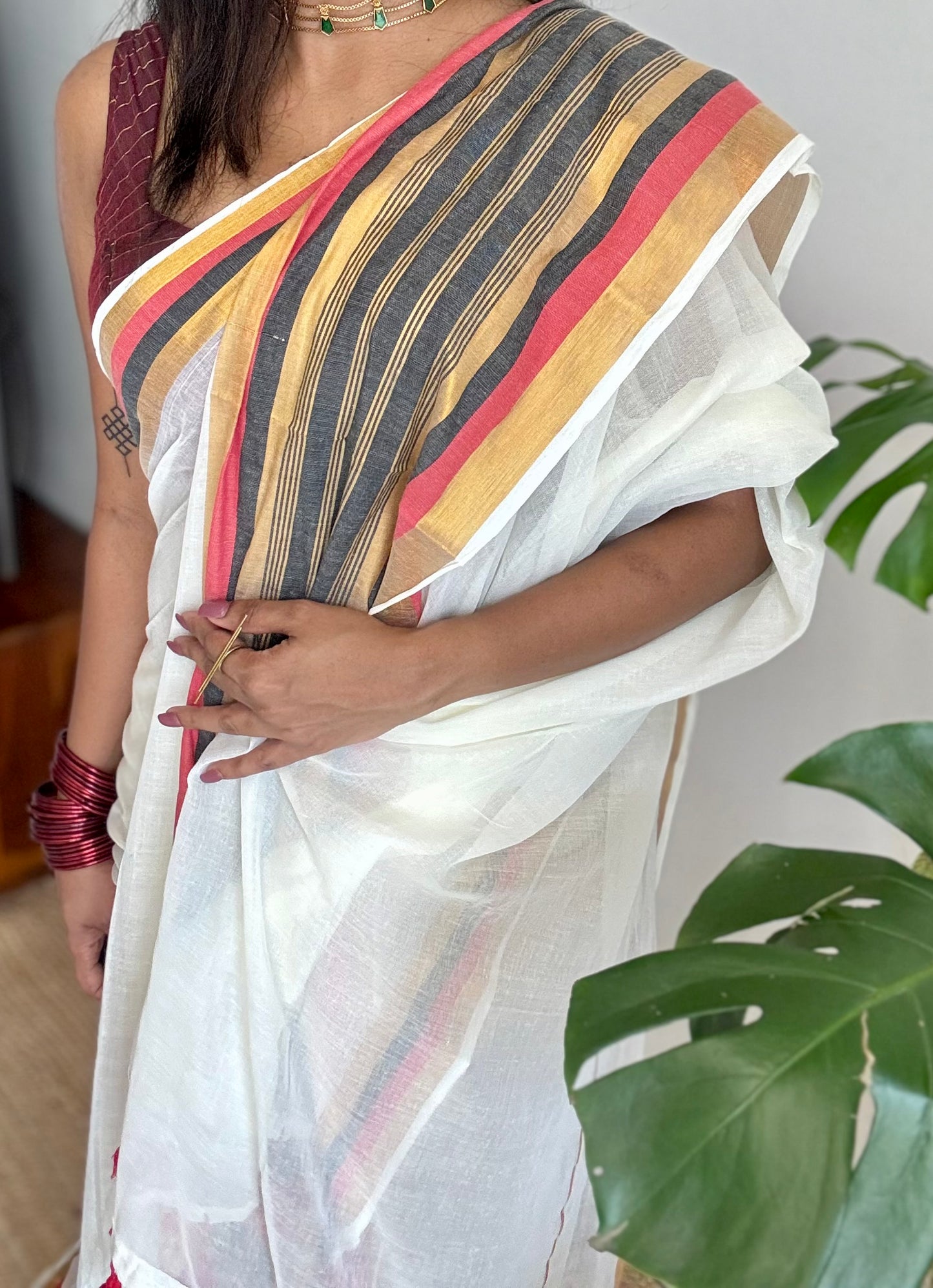 Ivory mul saree, red, black and gold striped border - YCIEON36