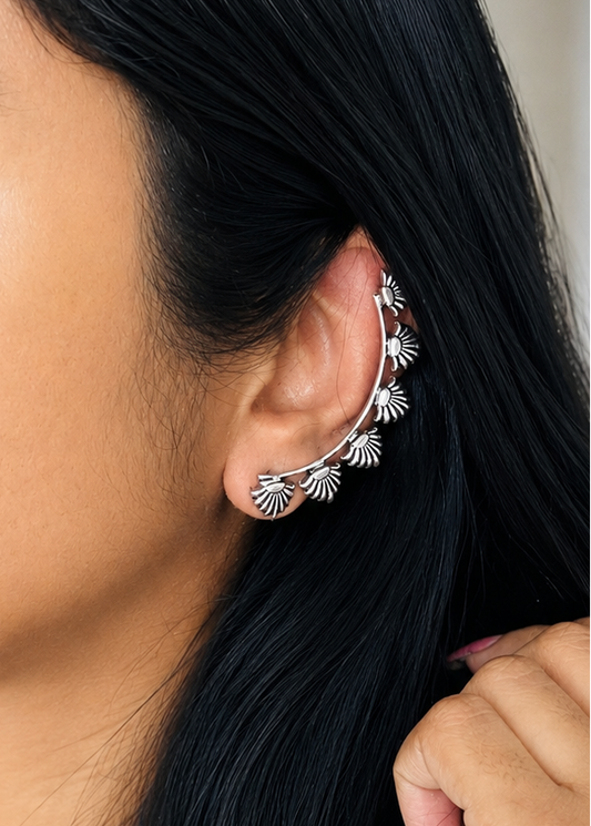 Oxidised silver, triangle patterned earcuff - YCOSEC507