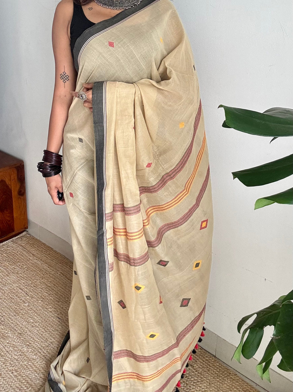 Handloom Bengal soft cotton saree, beige with woven buttas and black borders - YCBCMCSE39