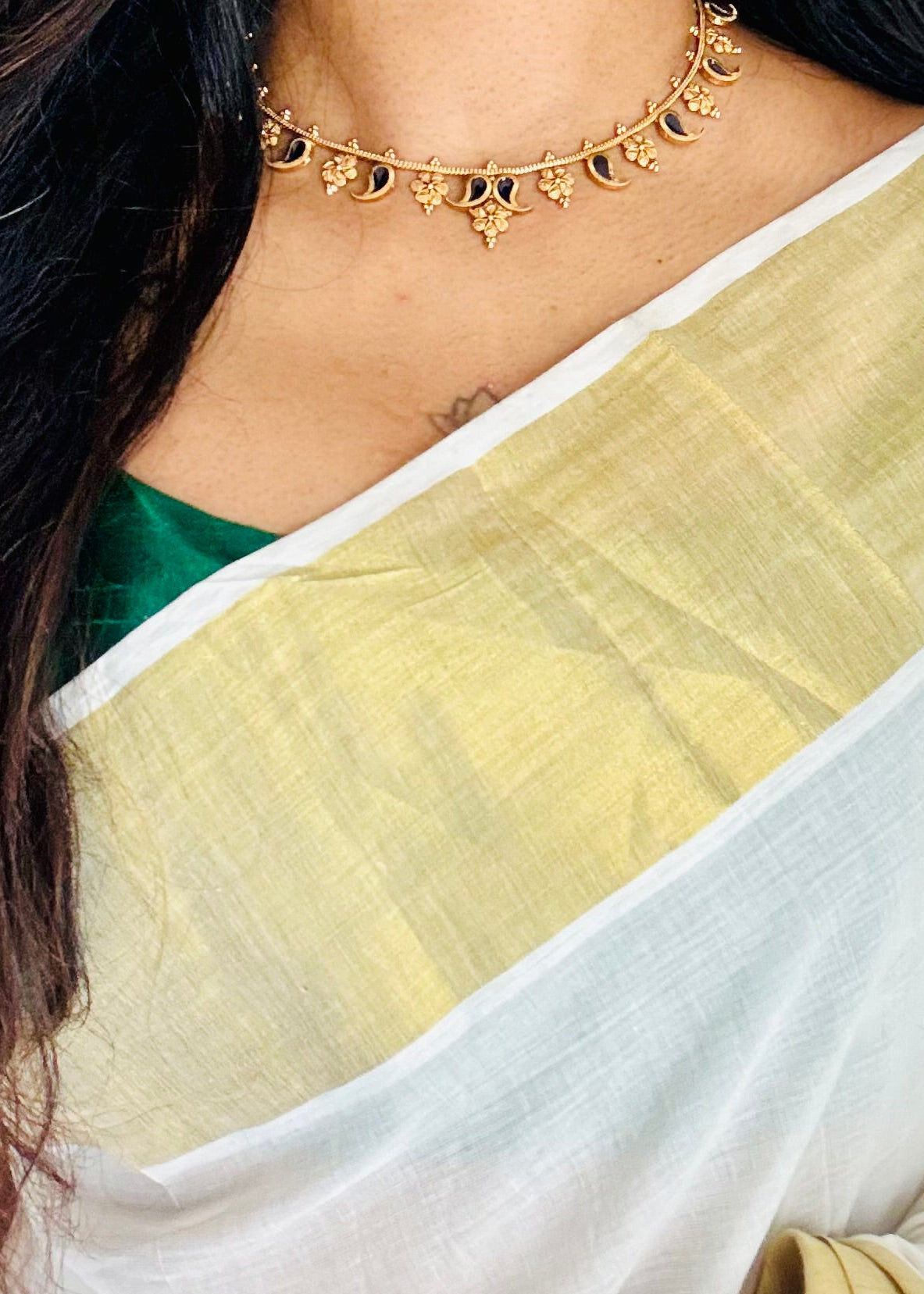 Curved black palakka (pulinagam) with floral pendant neckpiece, with earrings - YCGPNP762