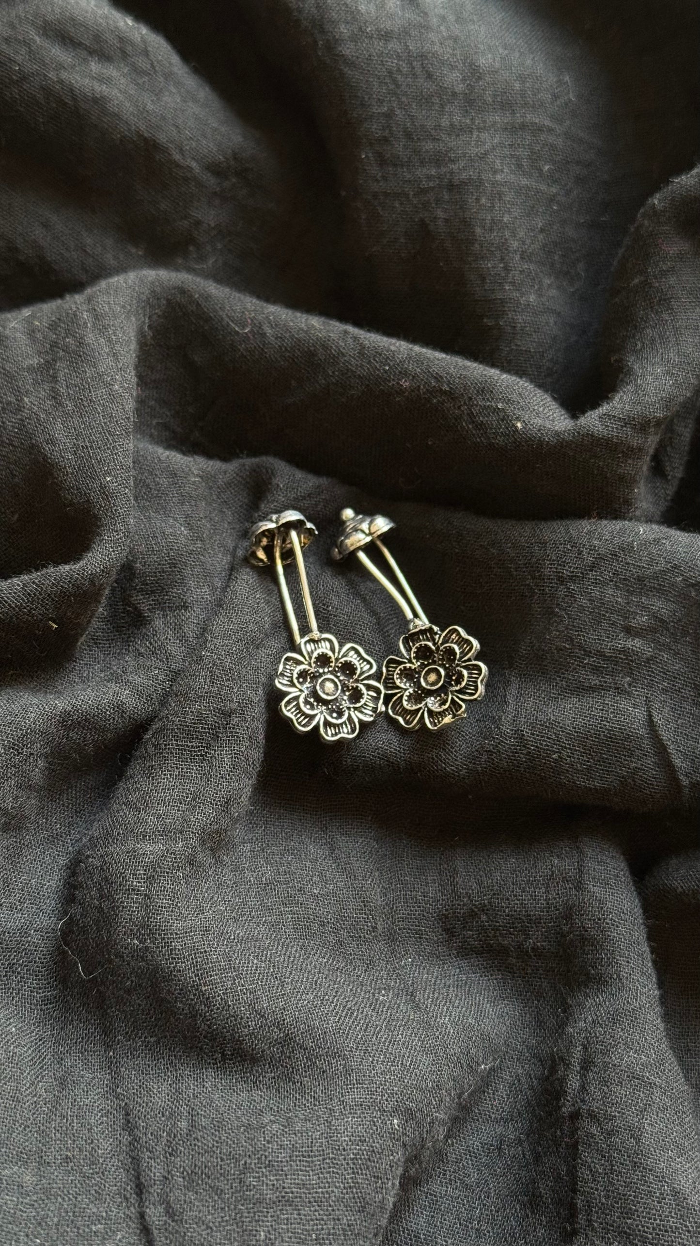 Bugadi clip-on (non pierced), oxidised silver - YCOSEBU530