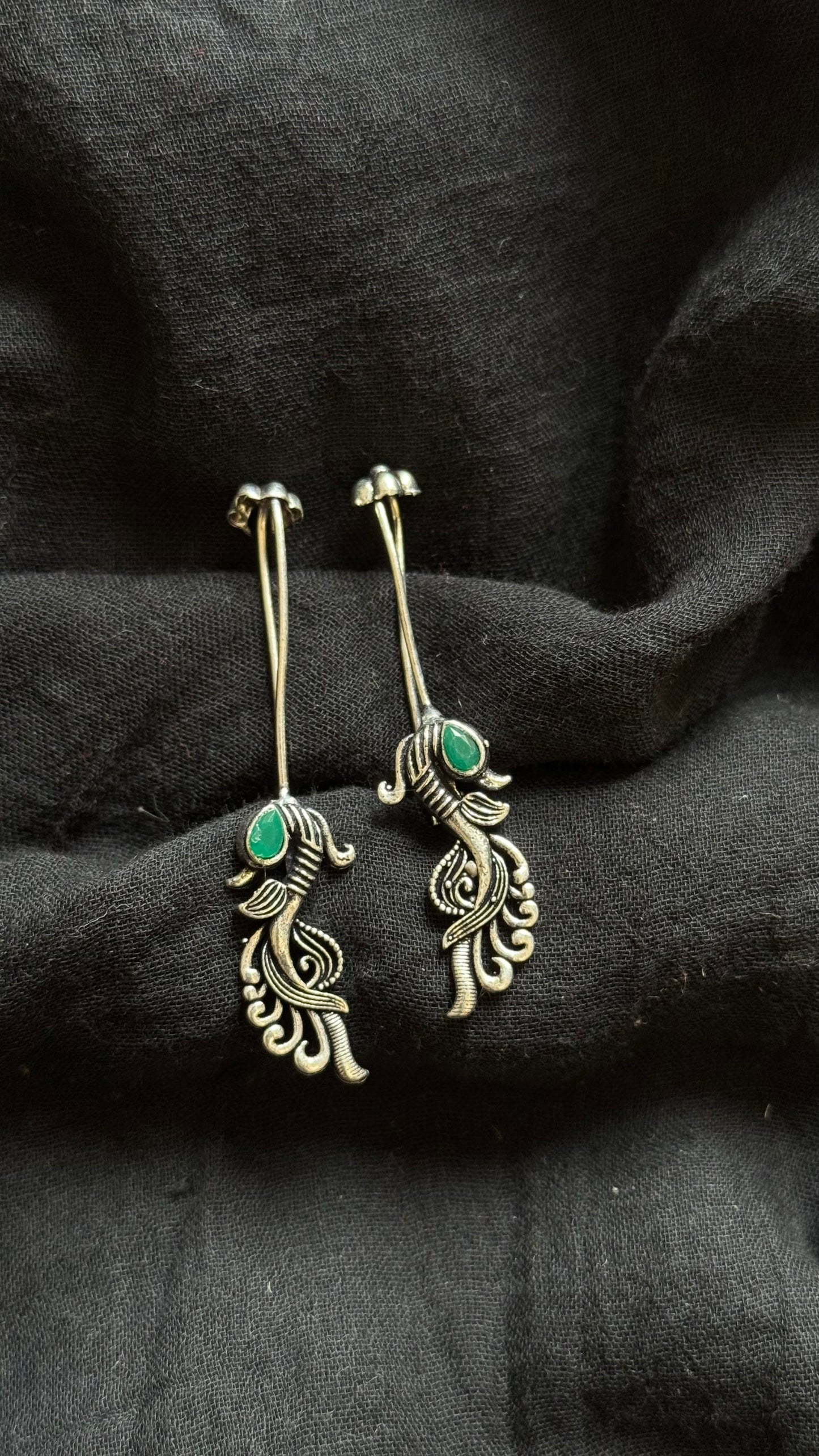 Bugadi clip-on (non pierced), green stone, peacock pattern, oxidised silver - YCOSEBU514