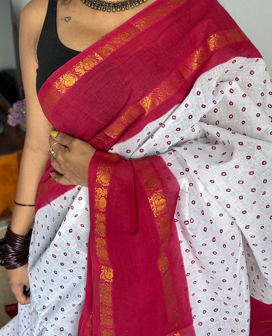 White and red rettaipettu peacock double bordered, kattuchayam dyed madurai cotton saree - YCCOTNMSFE96