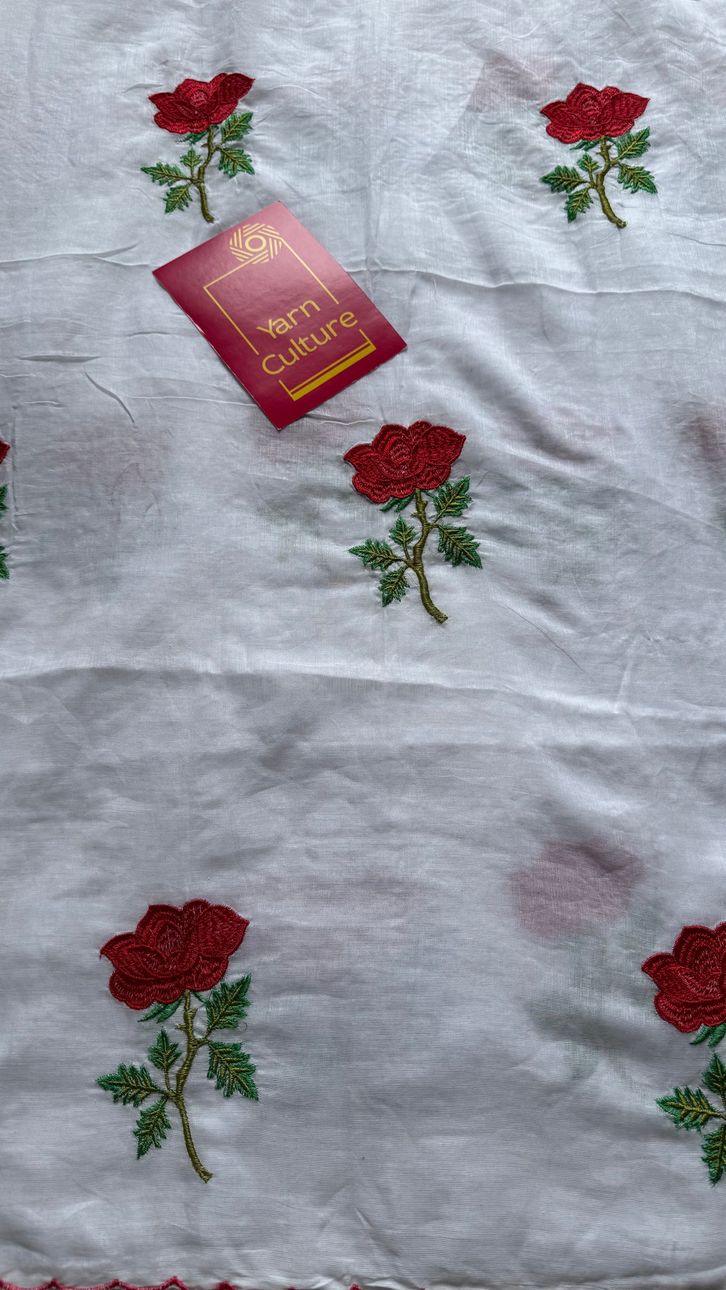 White with red roses, scalloped border, mul cotton - YCBCJULSC01