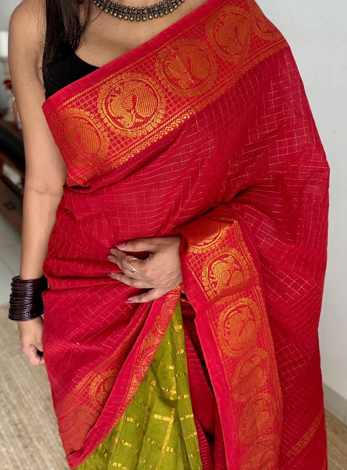 Chilli red with green with checks, sungudi cotton half-half saree - YCCOTNIDMA283