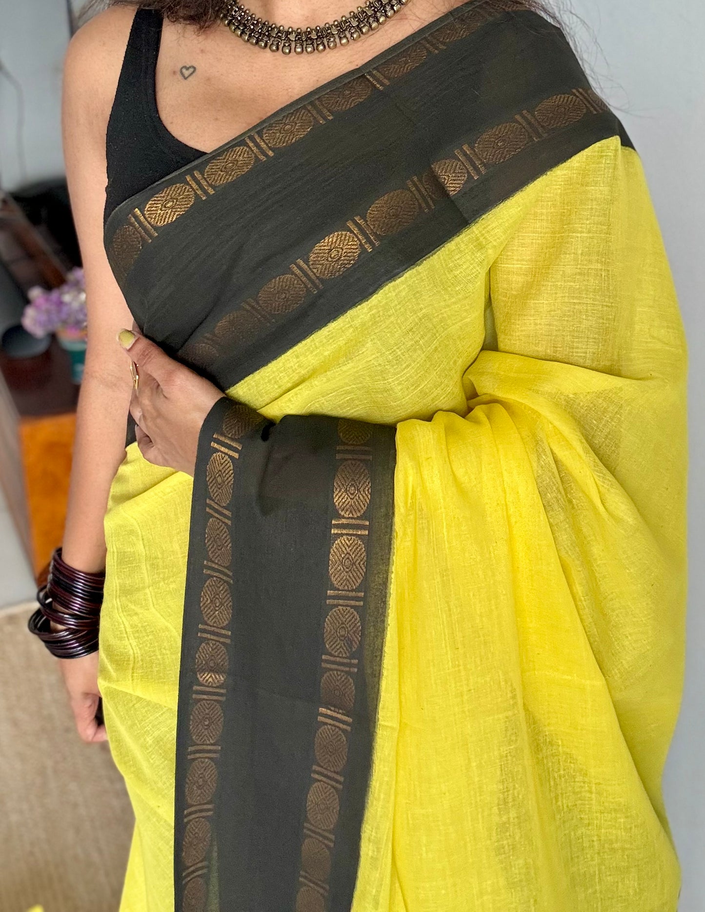 Lemon yellow with black, kattuchayam dyed madurai soft cotton - YCCOTNMSJA192