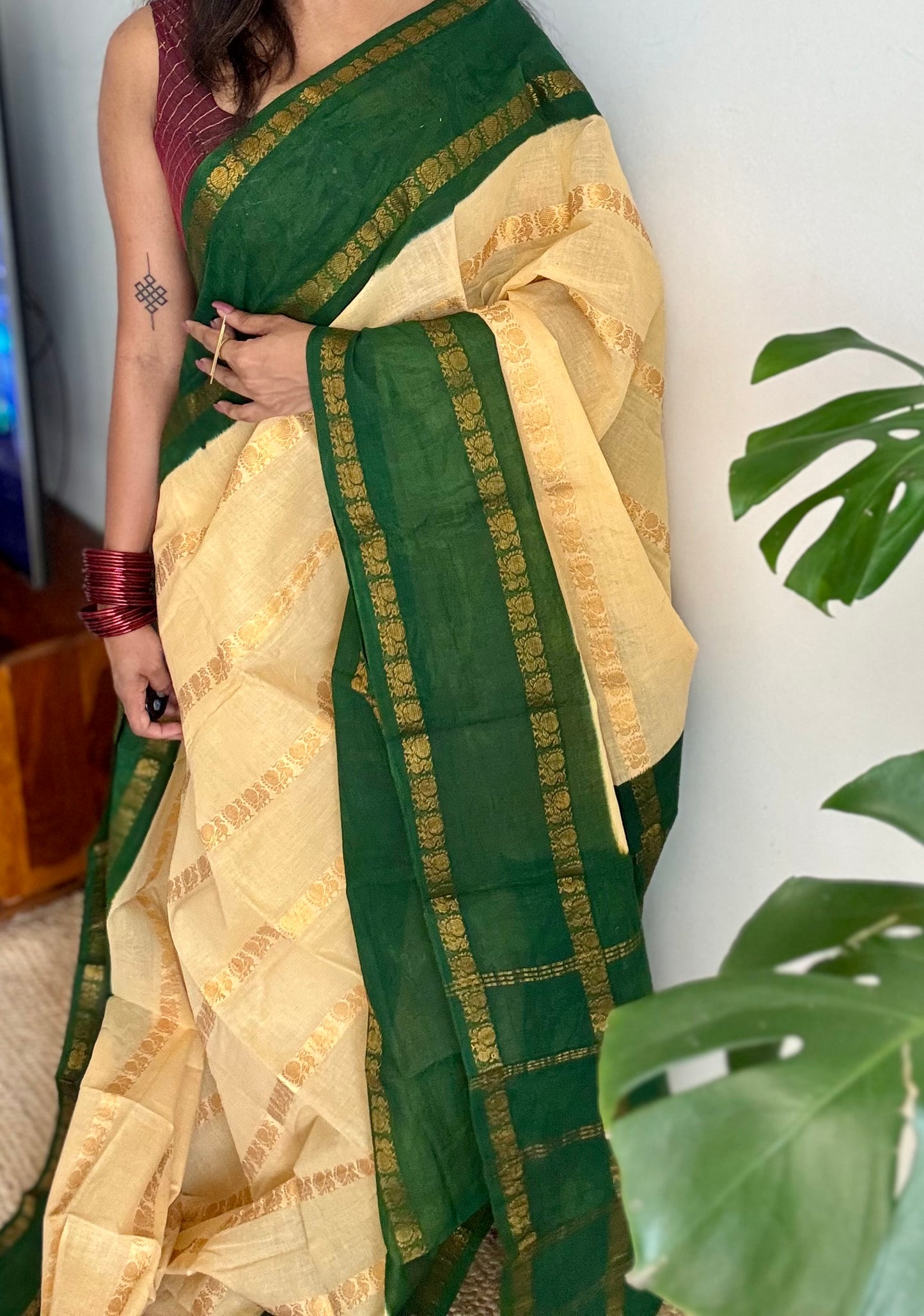 Sandal with green contrast, peacock zari striped sungudi, kattuchayam dyed madurai cotton - YCIEON97