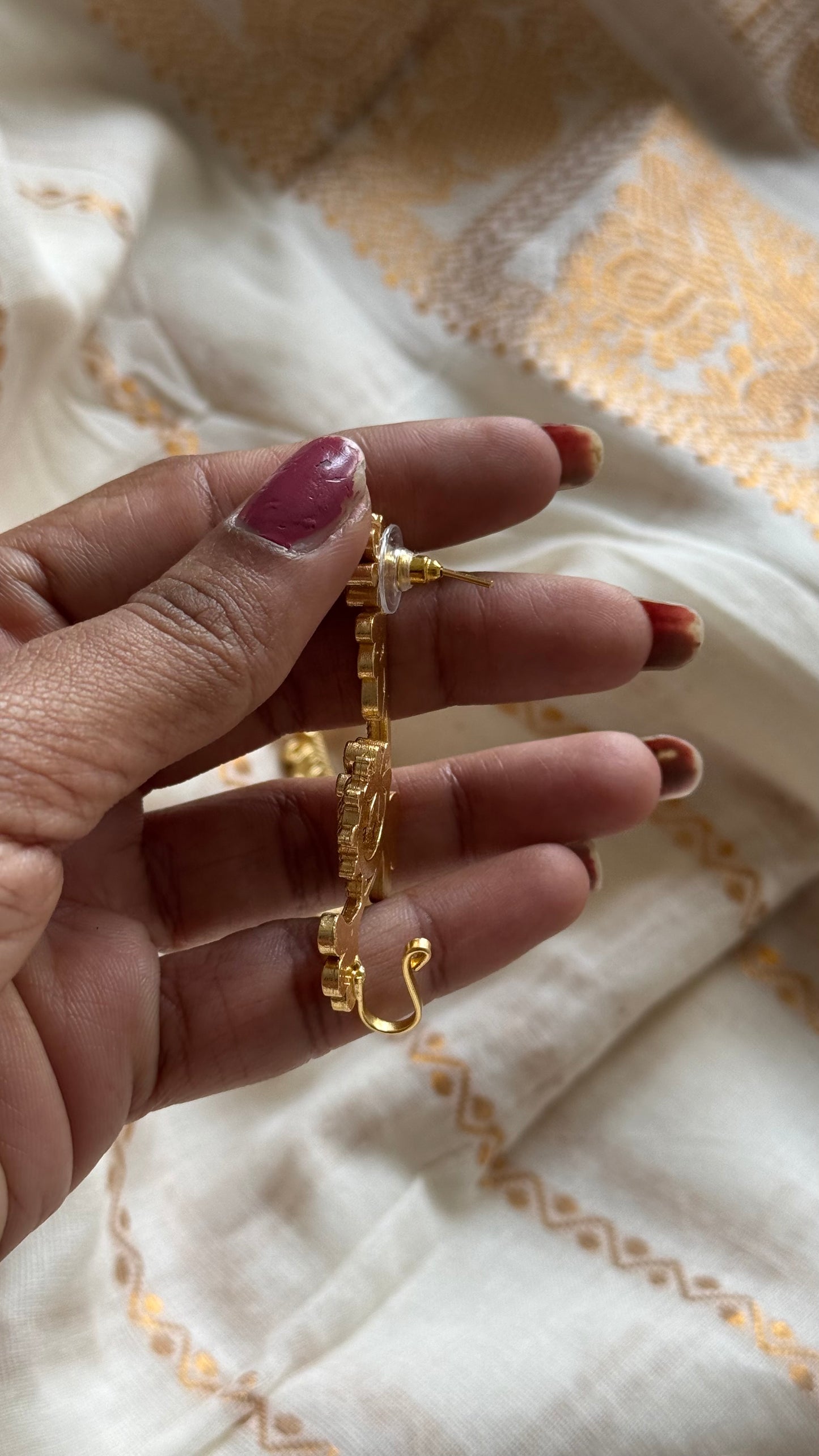 Gold plated, floral patterned earcuff - YCGPEC583