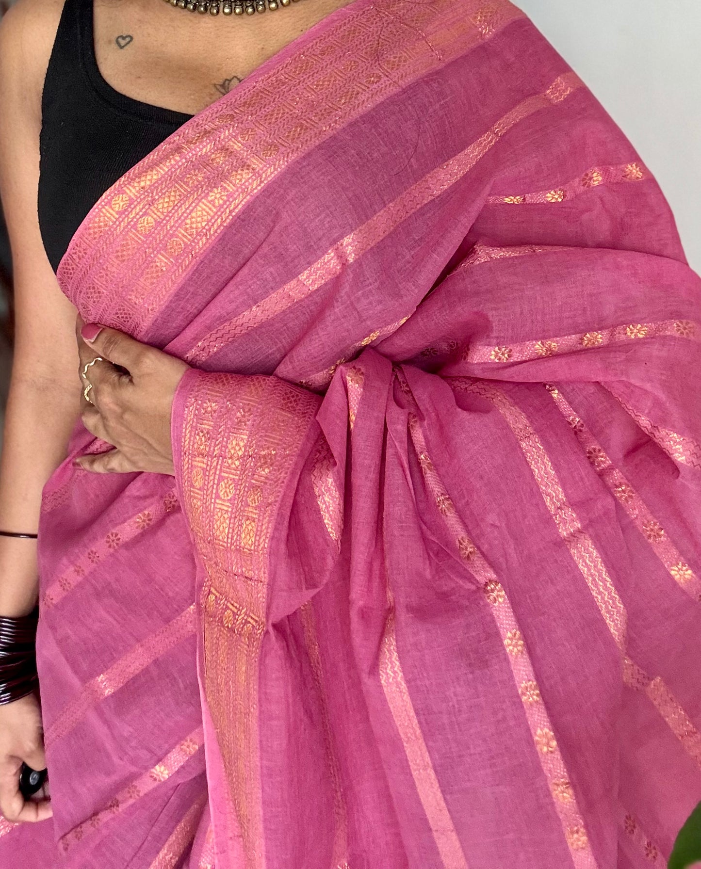 Dusty pink floral patterned velthaari, kattuchayam dyed madurai cotton saree  - YCCOTNMSAP214