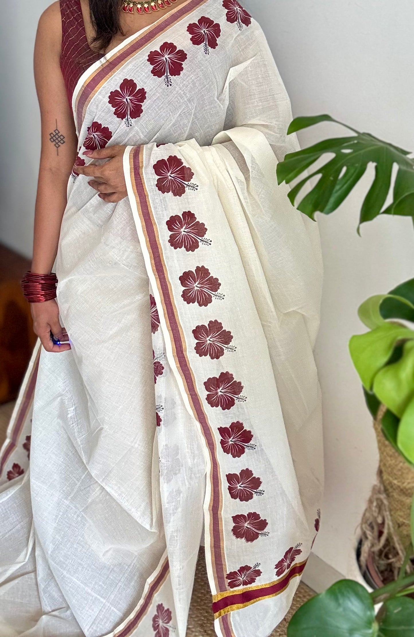 Ivory and gold soft cotton saree, maroon hibiscus (chembarathi) flowers - YCIEON62