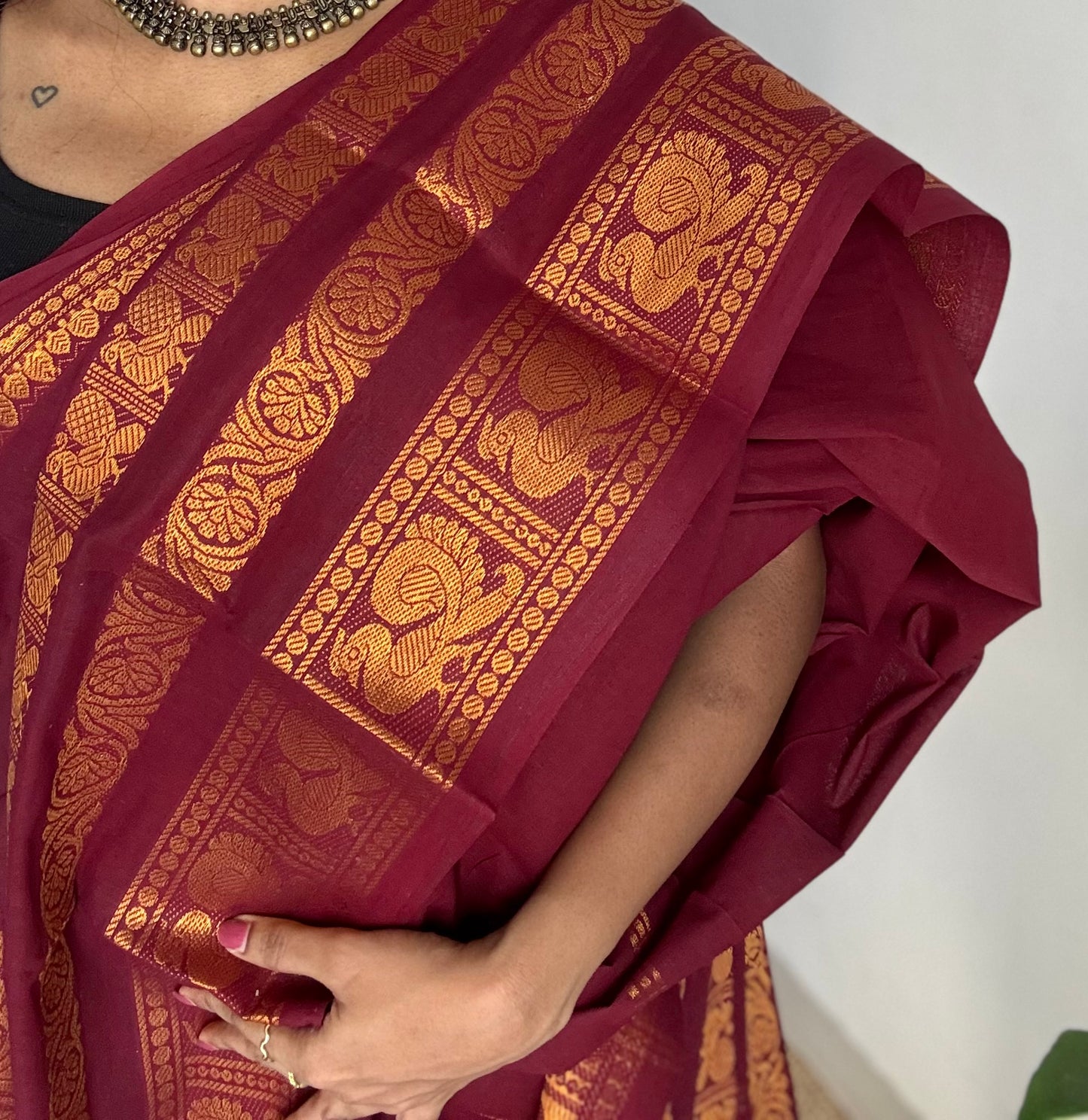 Maroon long border sungudi, kattuchayam dyed madurai cotton - YCCOTNMSAP131