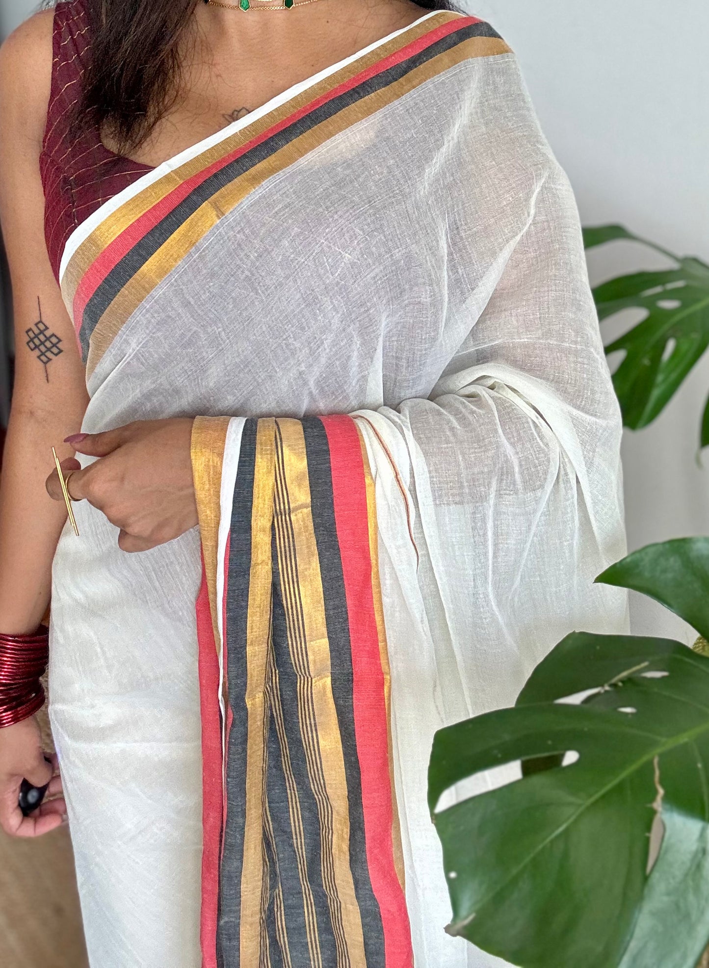 Ivory mul saree, red, black and gold striped border - YCIEON36