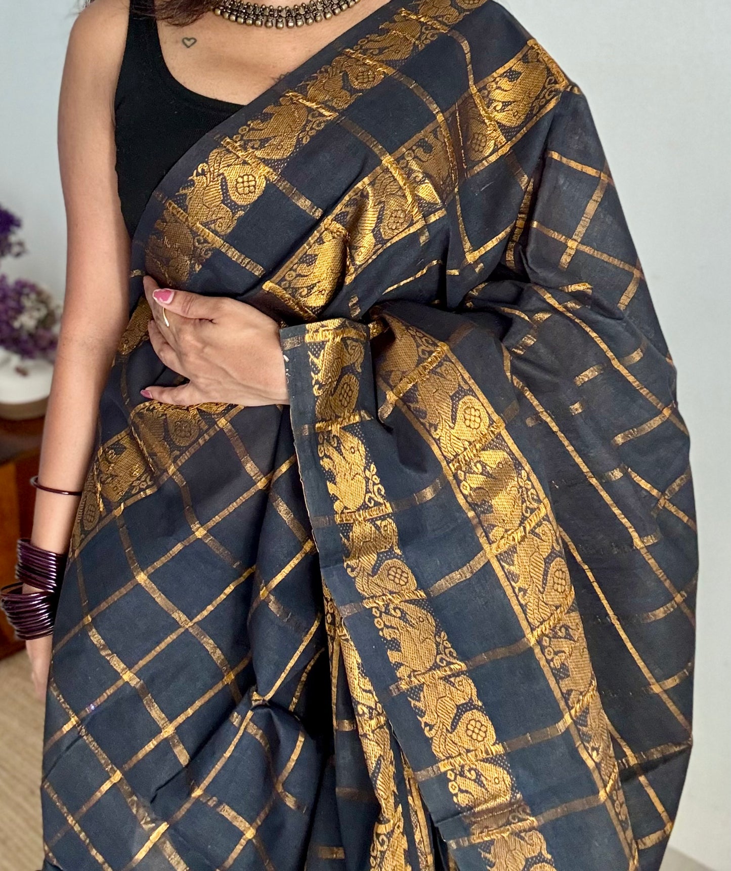 Black pavithra kattam with motif double border, kattuchayam dyed madurai cotton saree - YCCOTNMSAP174