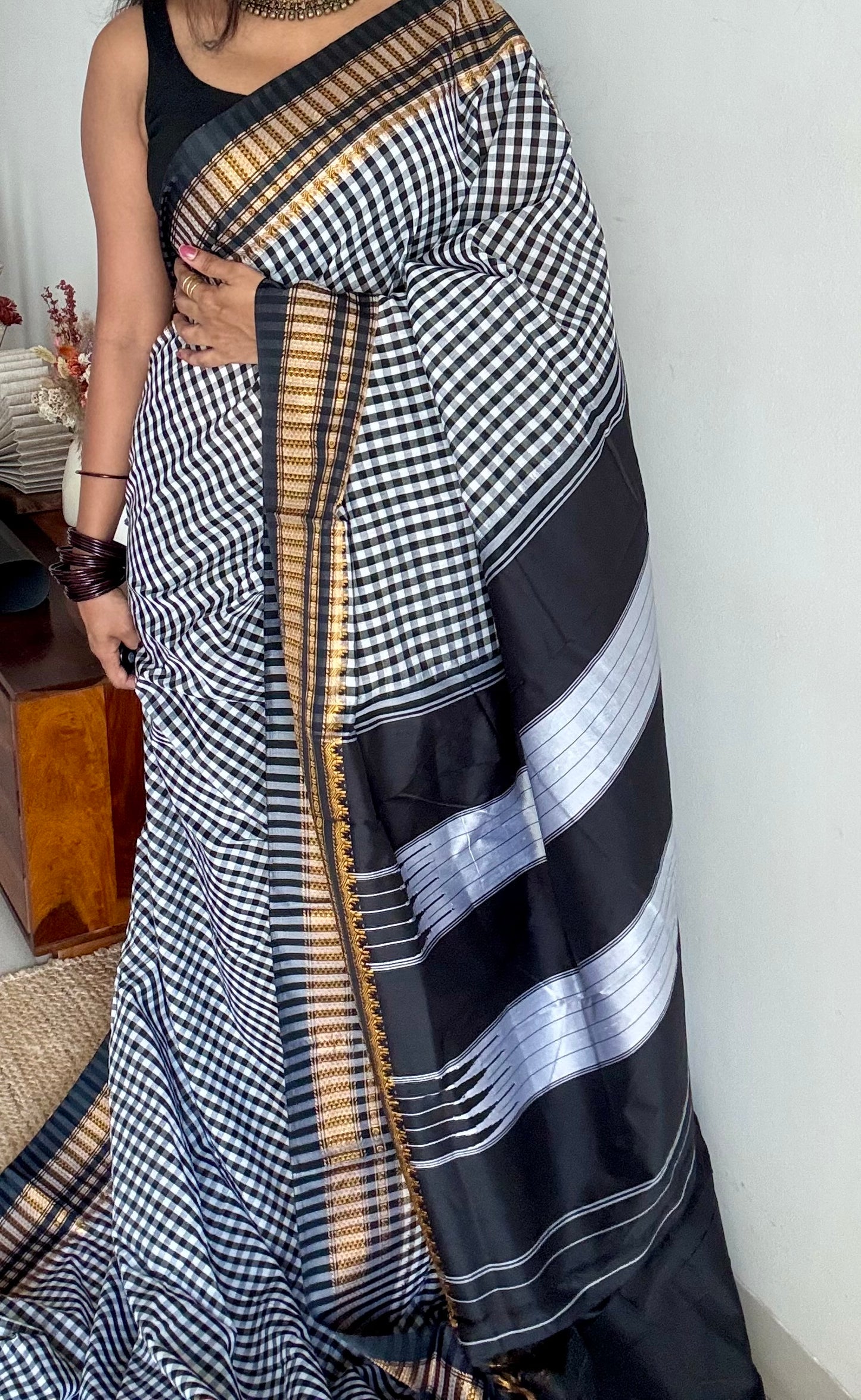 llkal black and white checks with chikki paras border, soft cotton - YCLOKICAP232