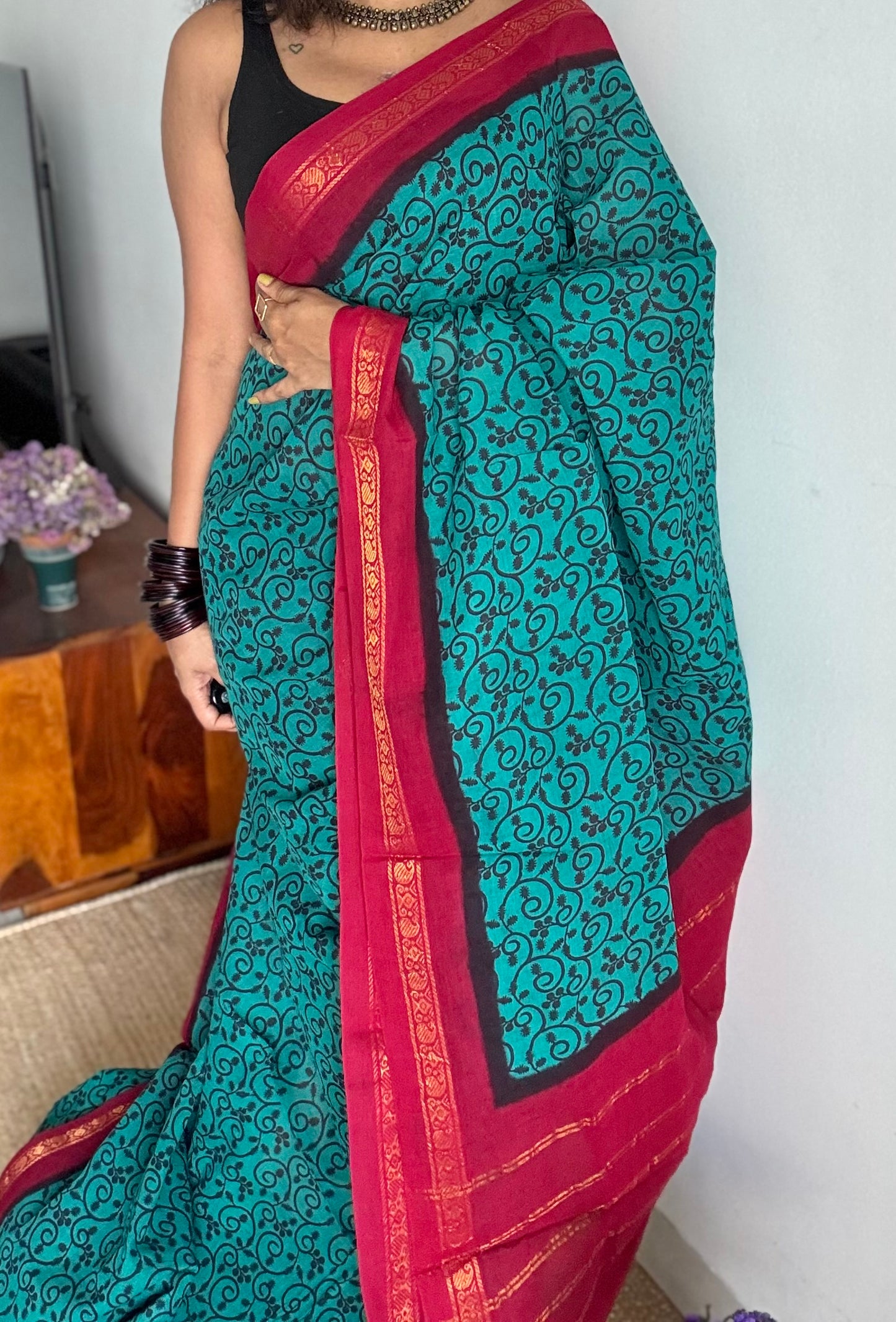 Madisar saree (9 yards) - Aqua green with red, motif printed, kattuchayam dyed madurai sungudi cotton saree - YCCOTNMSFE80