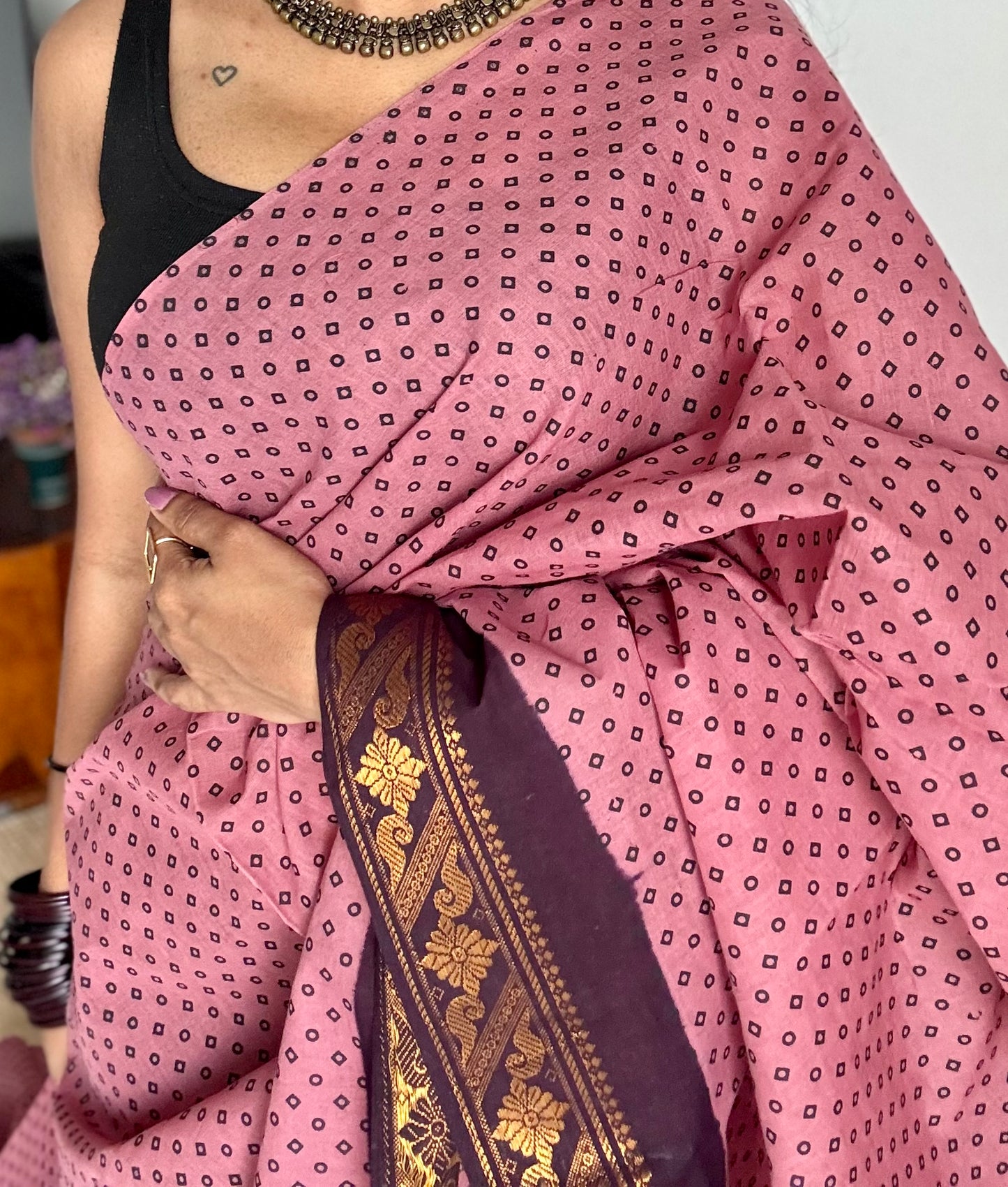 Dusty pink with purple brown, kattuchayam dyed madurai sungudi cotton saree - YCCOTNMSFE06