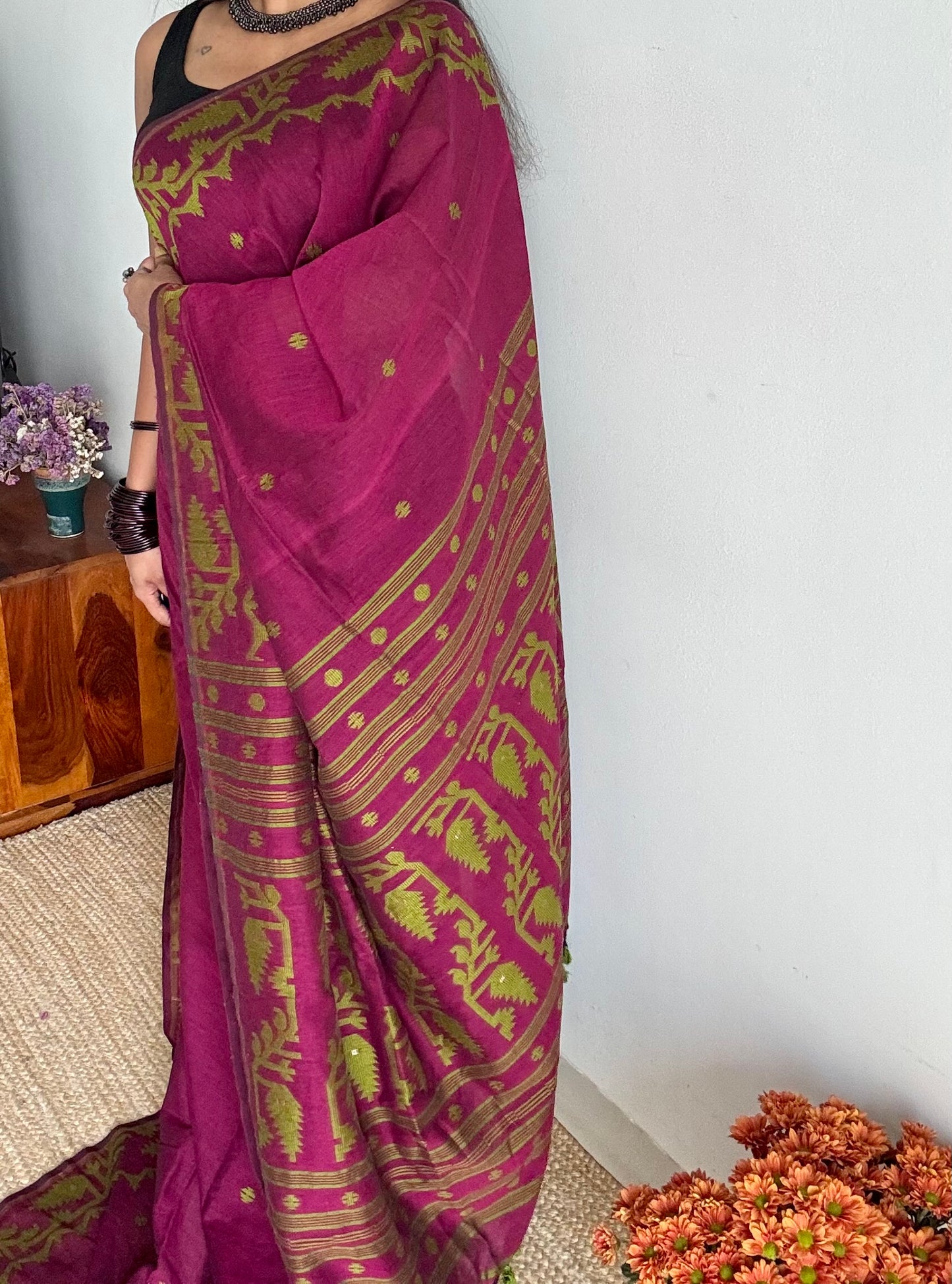 Ruby with green contrast jamdani saree in soft handloom cotton - YCBCJDFE376