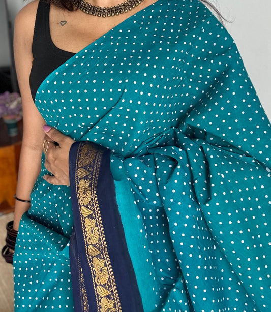 Turquoise blue with navy blue, kattuchayam dyed madurai sungudi cotton saree - YCCOTNMSFE05