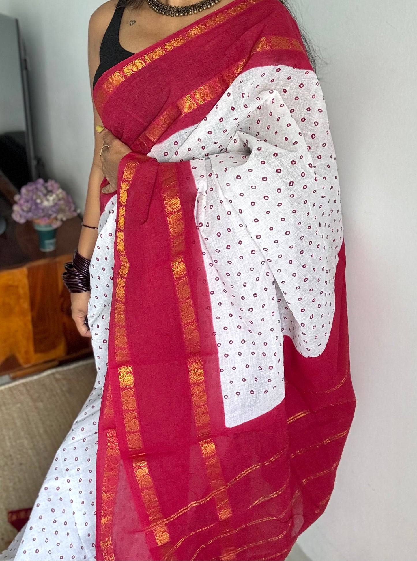 White and red rettaipettu peacock double bordered, kattuchayam dyed madurai cotton saree - YCCOTNMSFE96