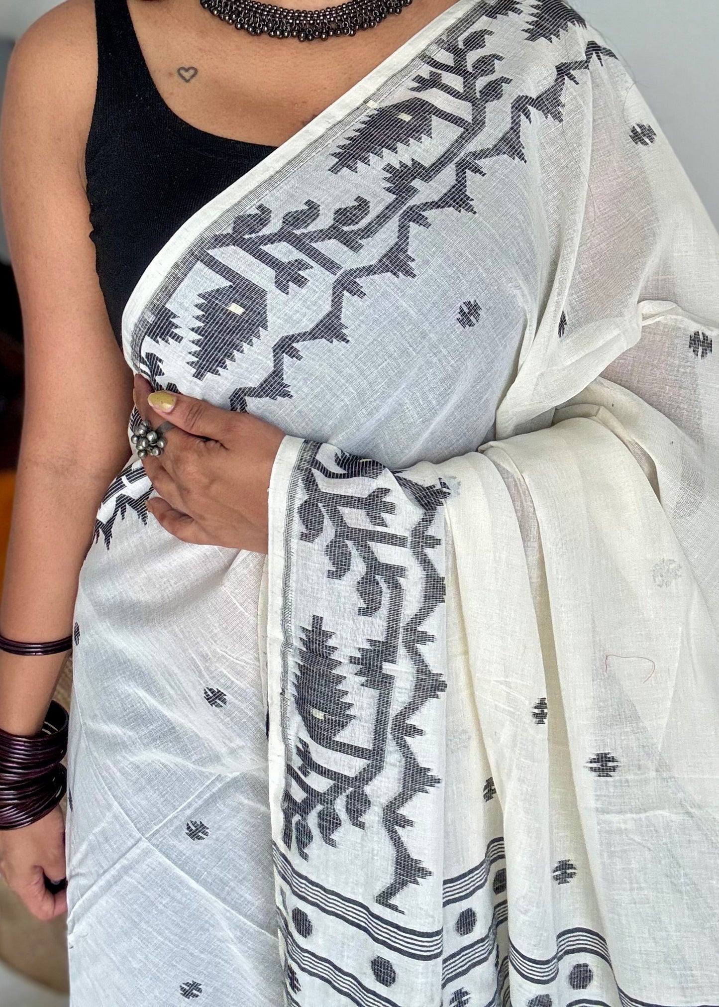 White with black contrast jamdani saree in soft handloom cotton - YCBCJDFE378