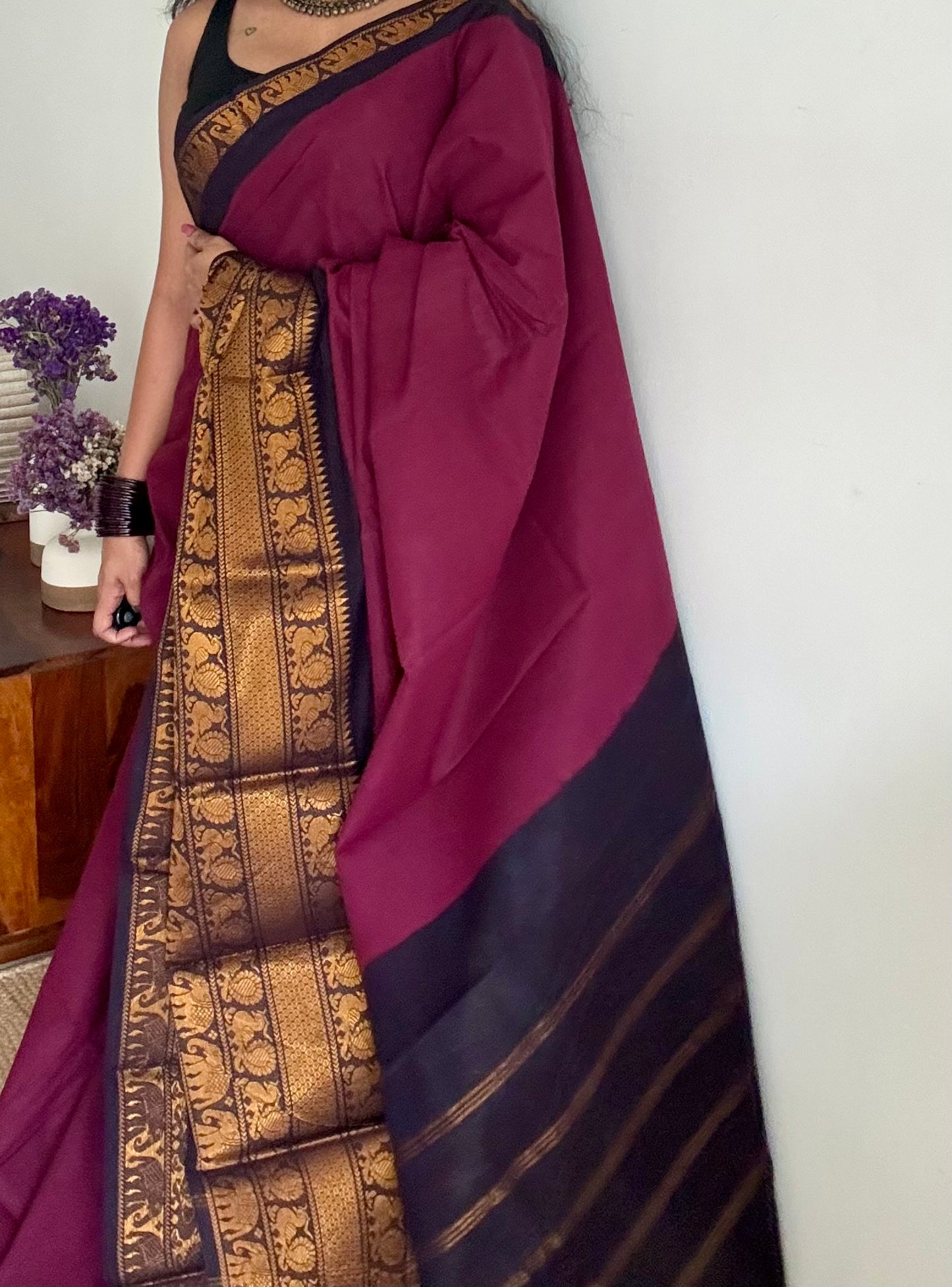 Maroon long border sungudi saree with black contrast, kattuchayam dyed madurai cotton - YCCOTNMA253