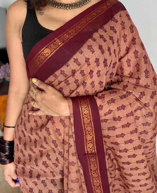 Madisar saree (9 yards) - Light brown with maroon, motif printed, kattuchayam dyed madurai sungudi cotton saree - YCCOTNMSFE78
