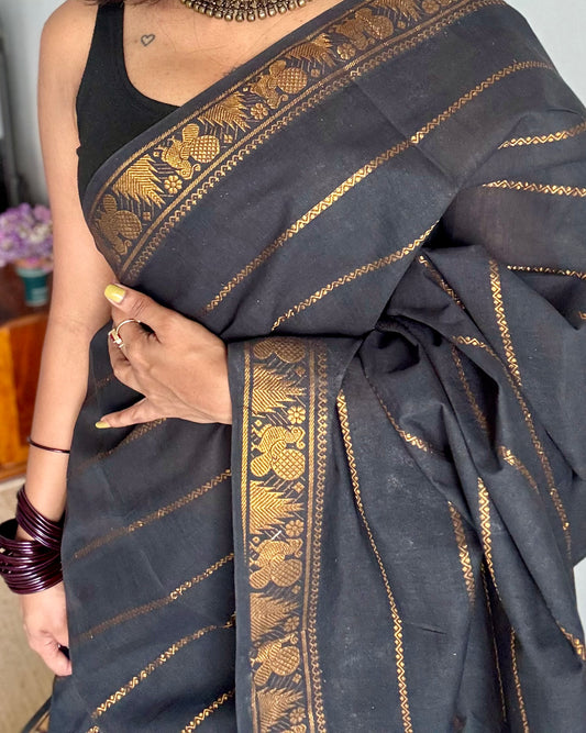 Black velthaari patterned kattuchayam dyed madurai cotton saree - YCCOTNMSFE132