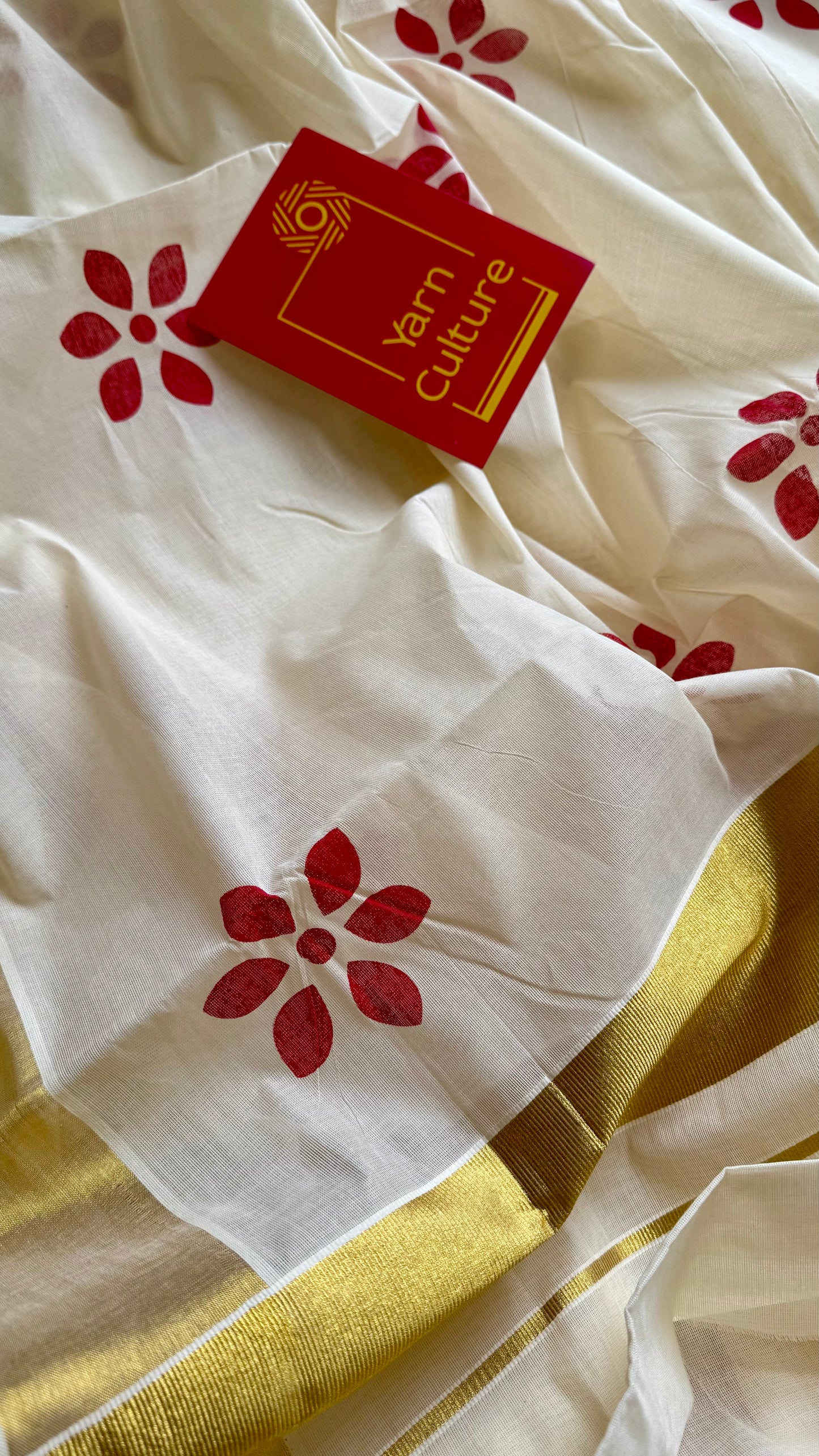 Ivory and gold soft cotton kasavu saree, red flowers - YCIEON80