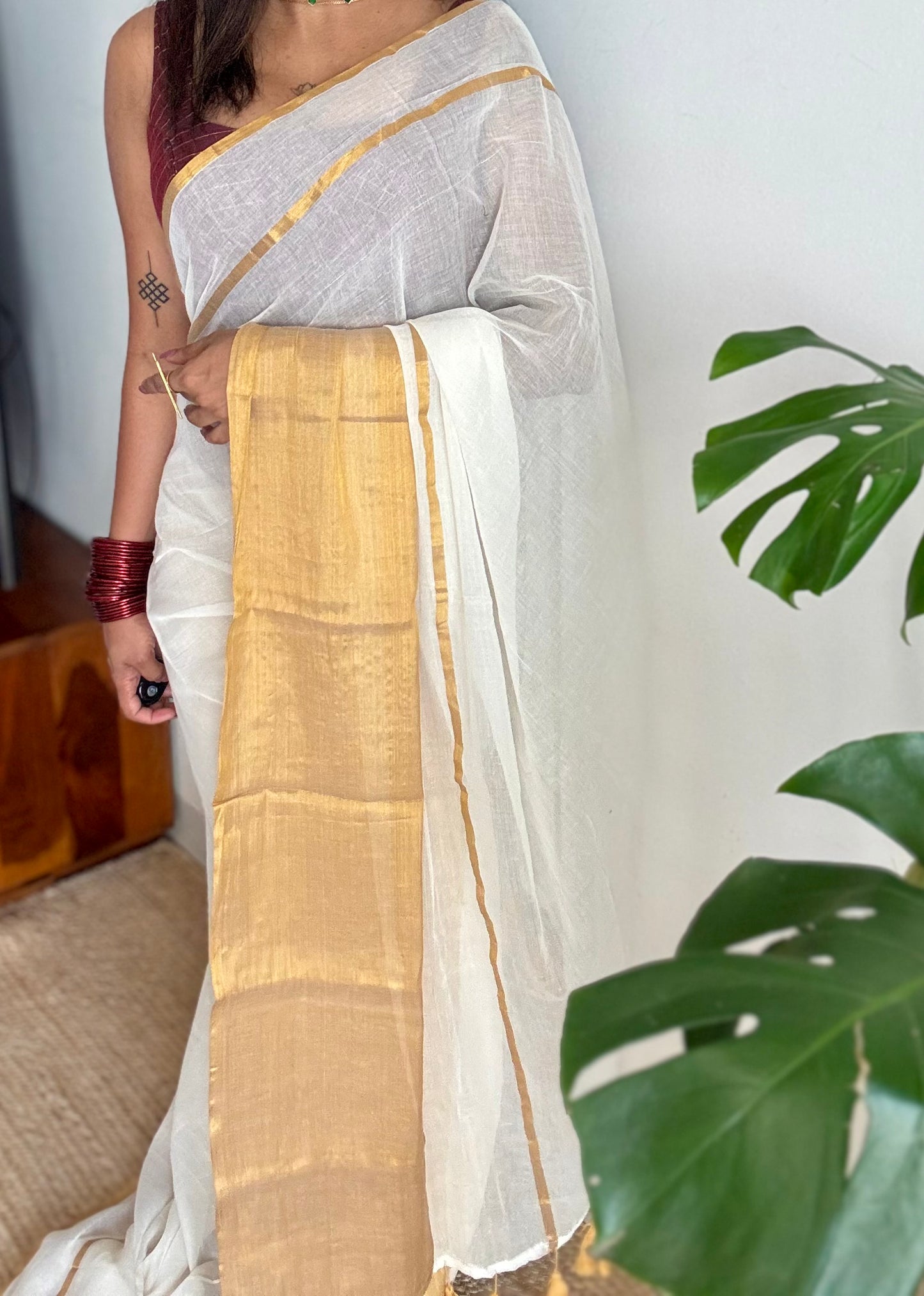Ivory mul saree, wide gold zari border - YCIEON39