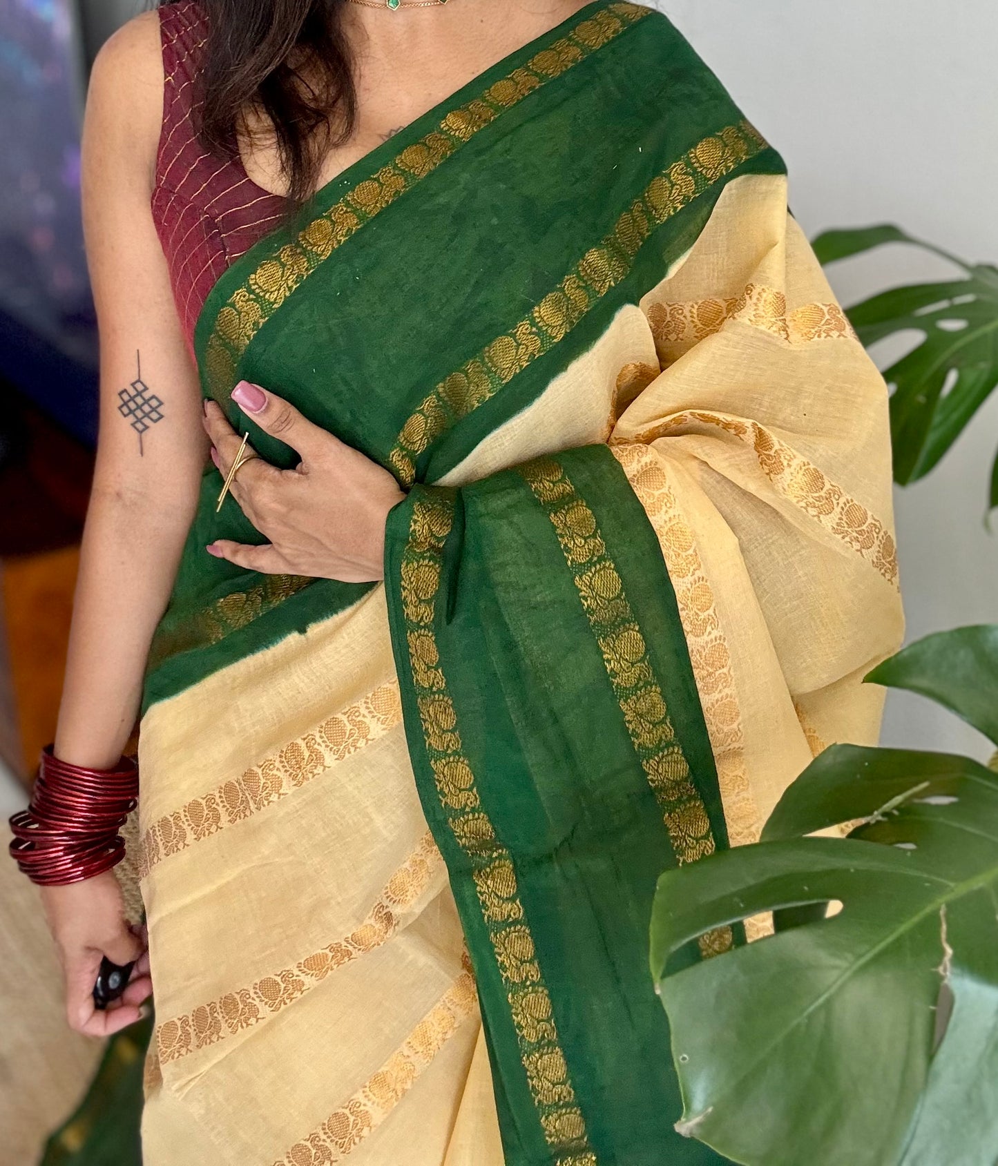 Sandal with green contrast, peacock zari striped sungudi, kattuchayam dyed madurai cotton - YCIEON97