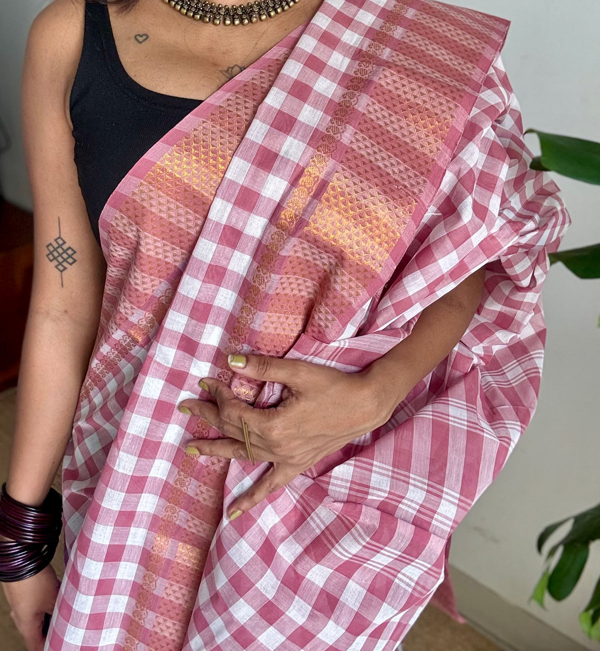 Chettinad cotton saree with mauve pink and white checks, zari motif border - YCCOTNCKSE46
