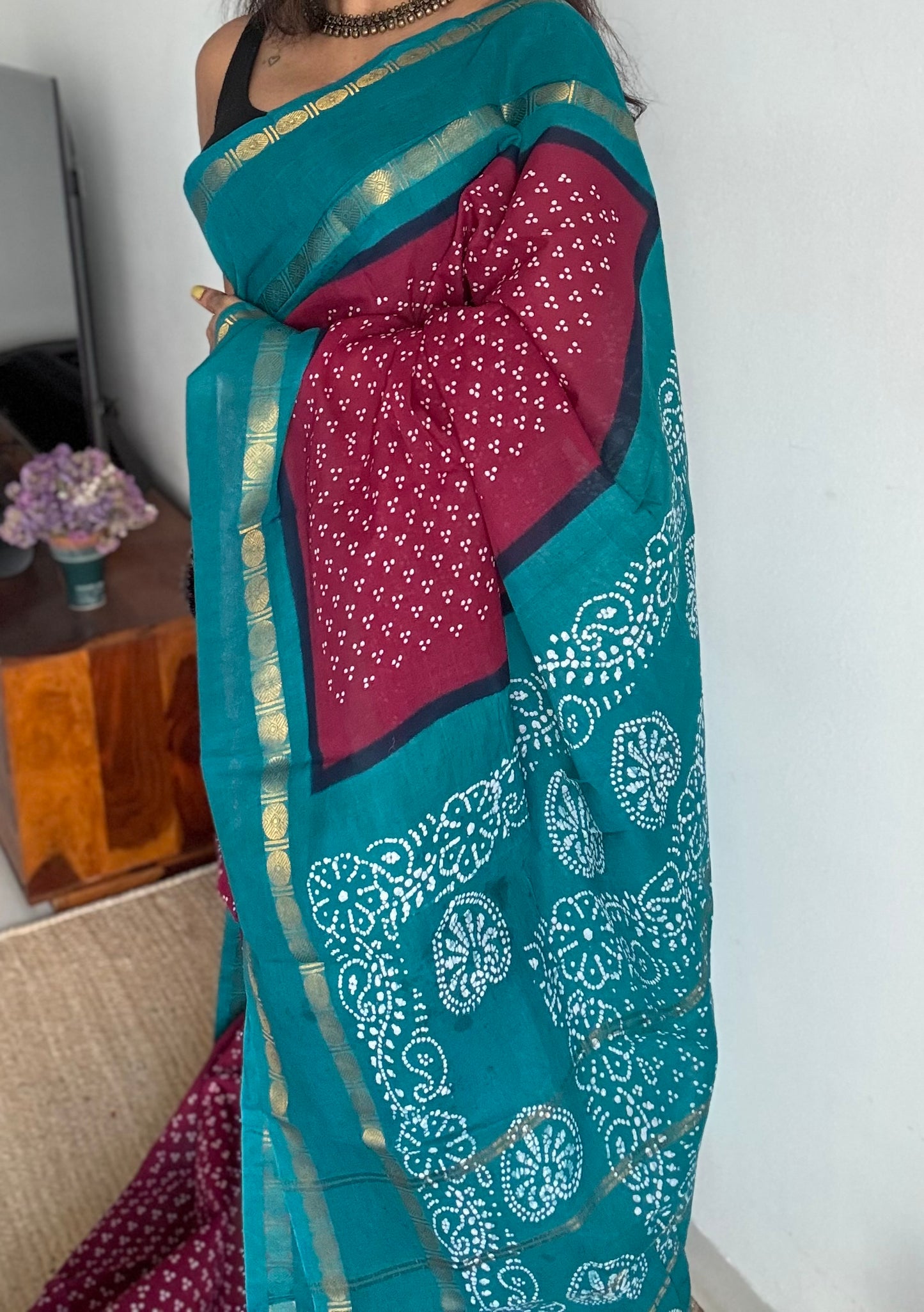 Reddish pink with dark turquoise contrast border, kattuchayam dyed madurai sungudi cotton saree - YCCOTNMSFE81