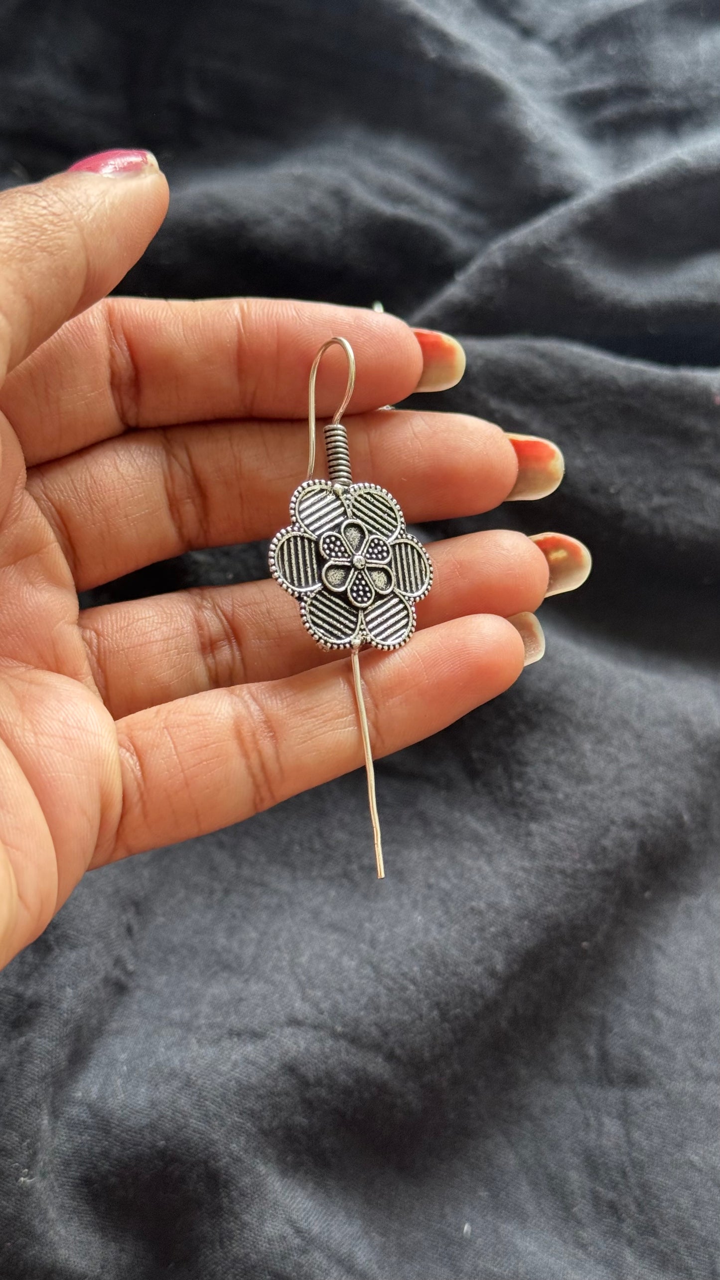 Oxidised silver, floral patterned earcuff - YCOSEC705