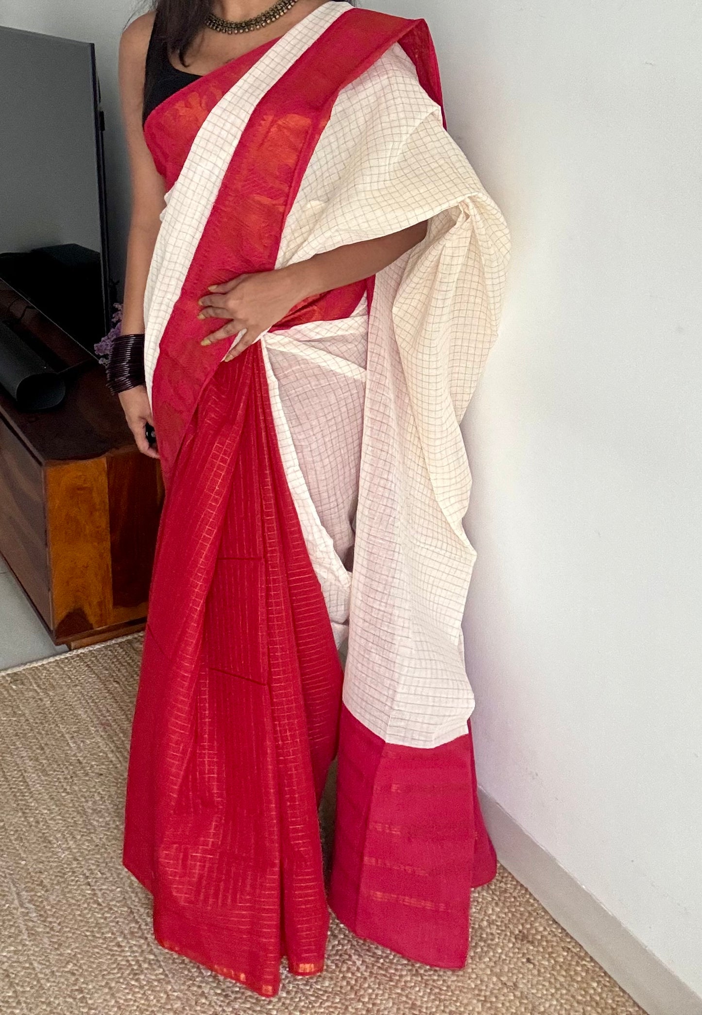 Ivory with red, sungudi cotton half-half saree - YCCOTNMSFE353