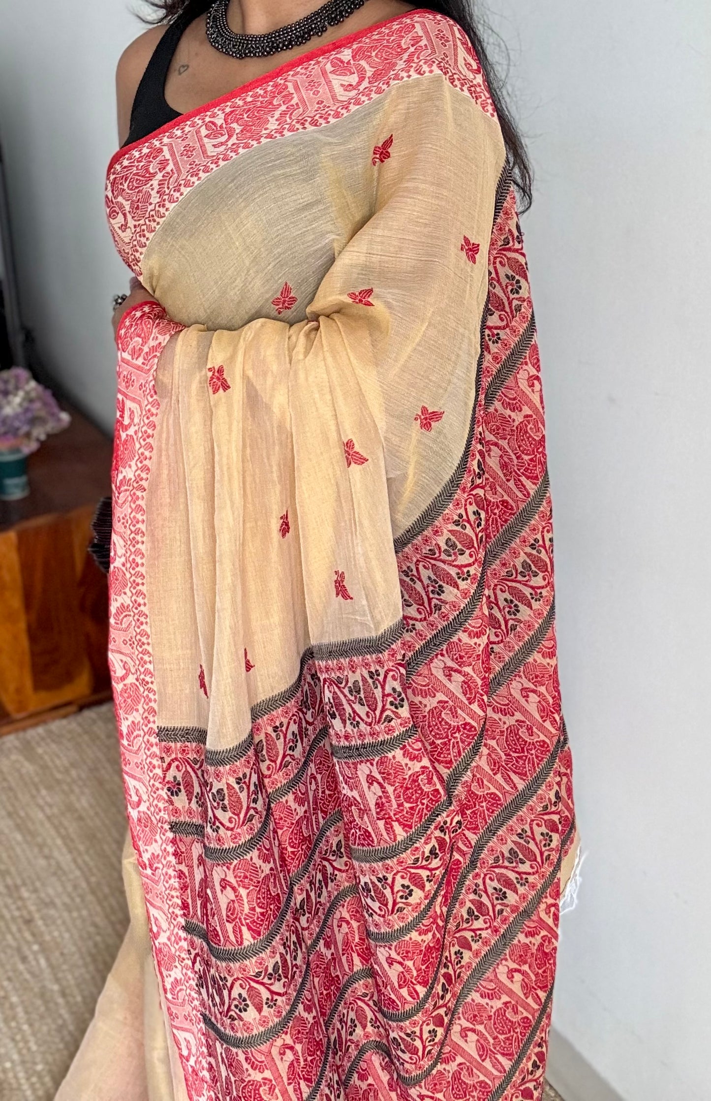 Cream with red, Baluchari-inspired soft cotton handwoven saree - YCHOTEBCJA228