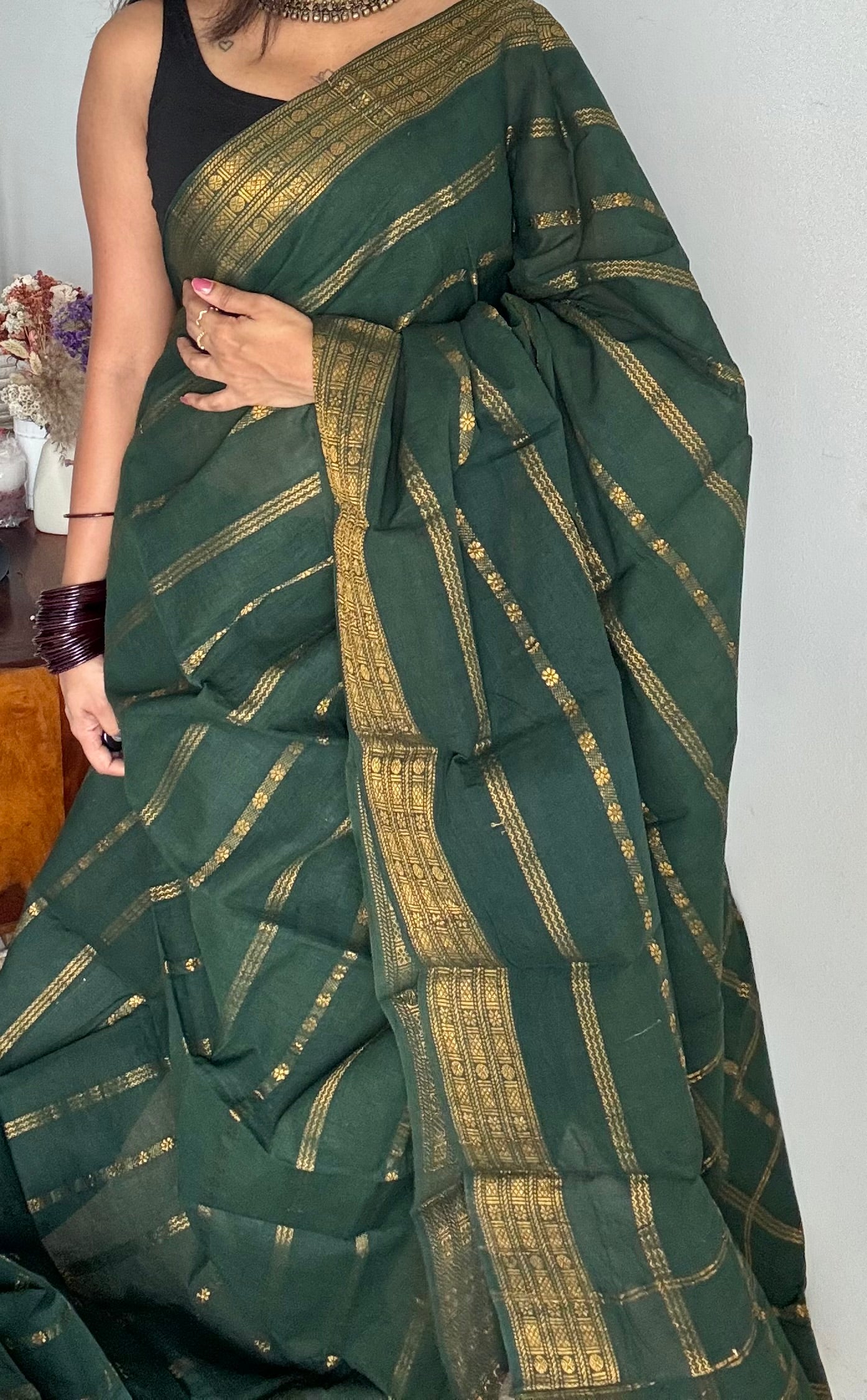 Dark green floral patterned velthaari, kattuchayam dyed madurai cotton saree  - YCCOTNMSAP213