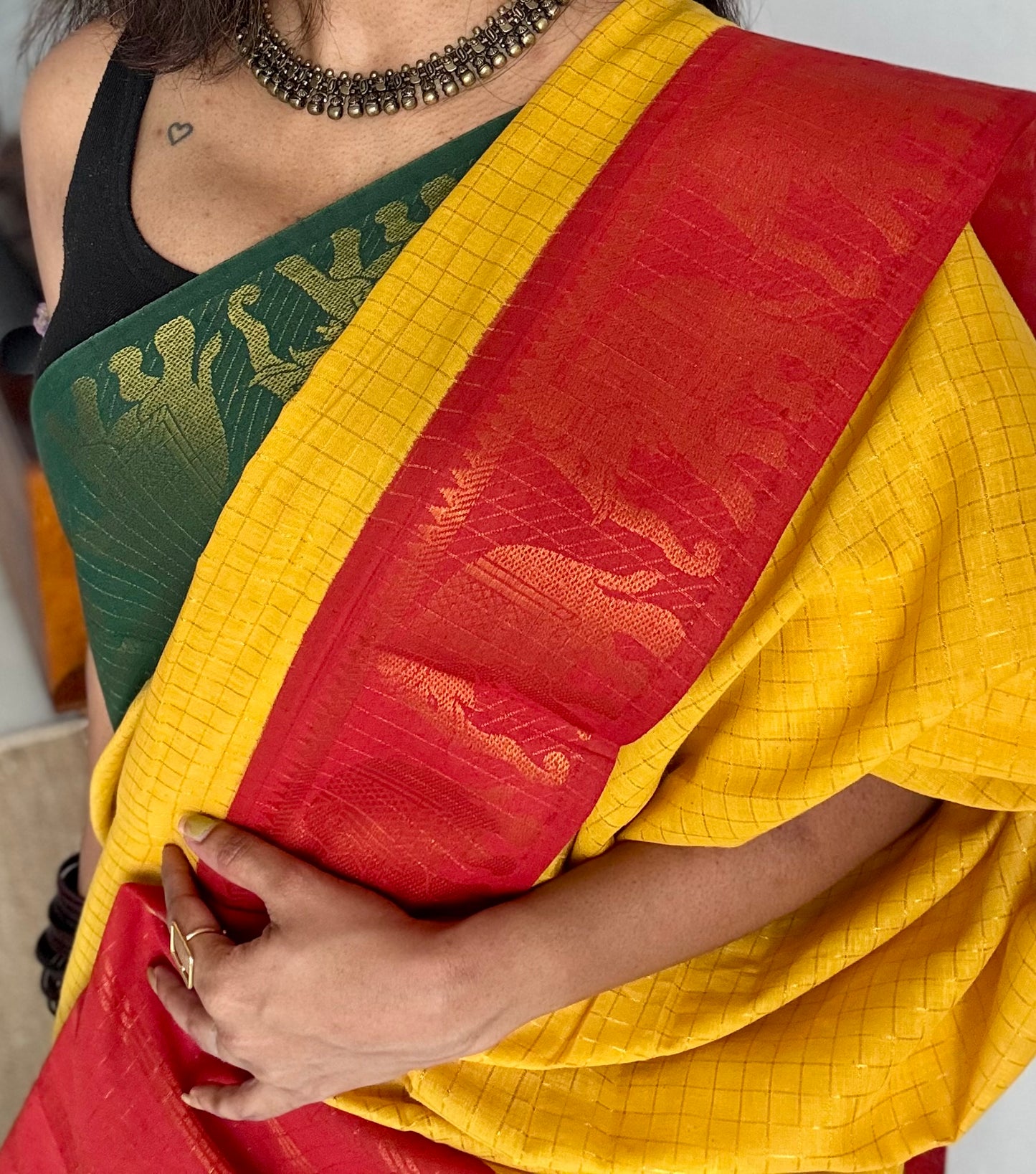 Sungudi cotton checks, yellow base, red and dark green border with elephant motifs, soft cotton - YCCOTNGJJA171