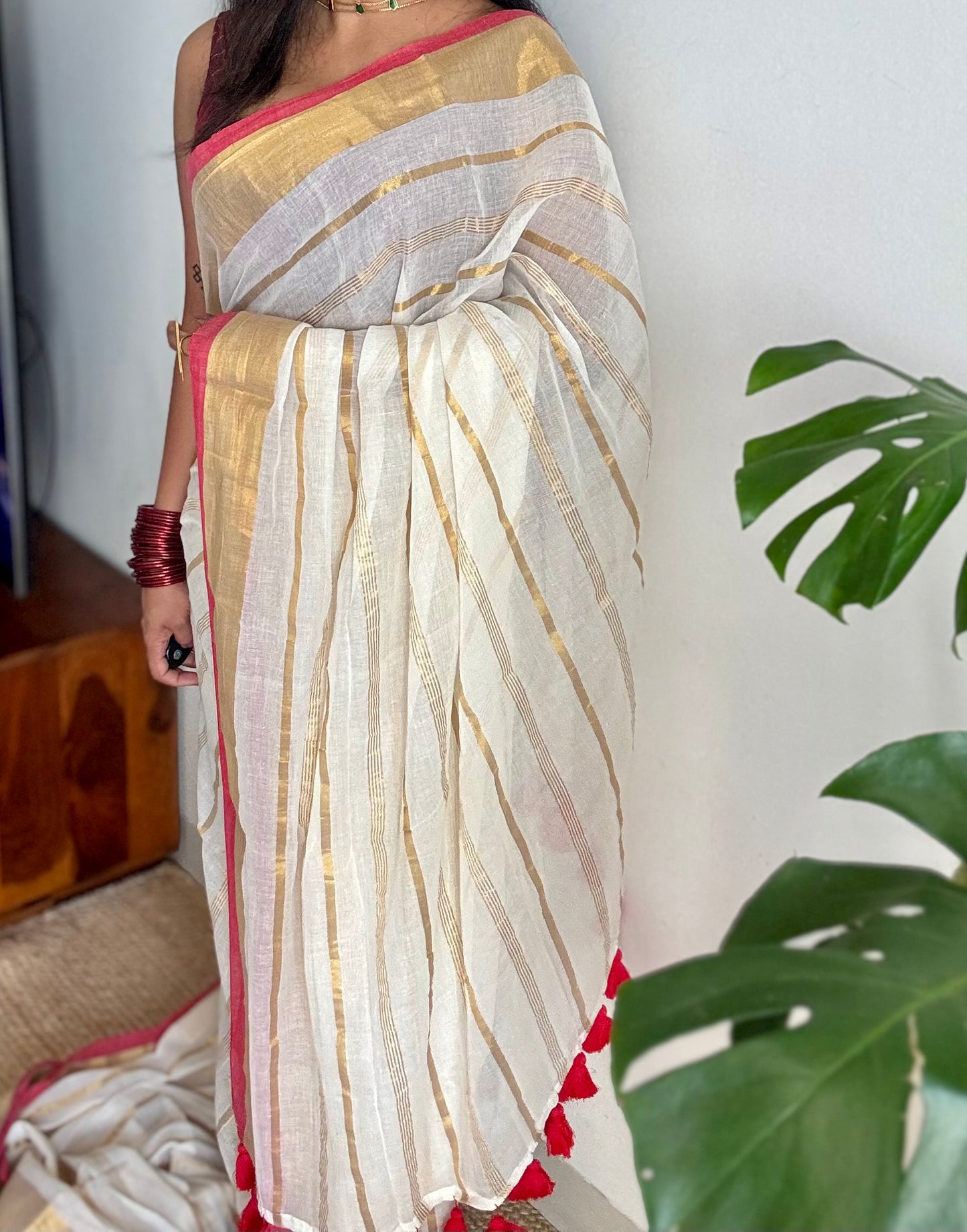 Ivory mul saree, gold stripes with red border - YCIEON04