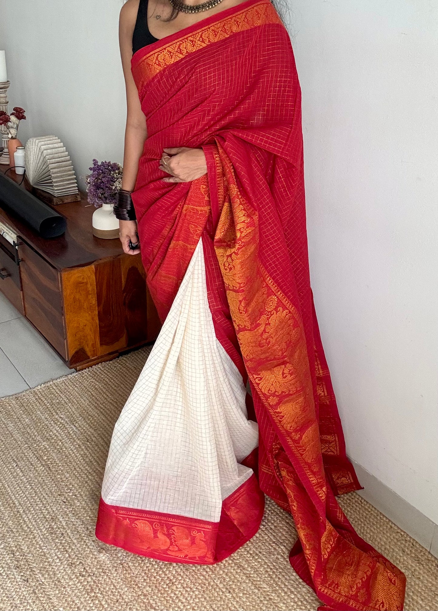 Chilli red with ivory and red border, sungudi cotton half-half saree - YCCOTNIDMA294
