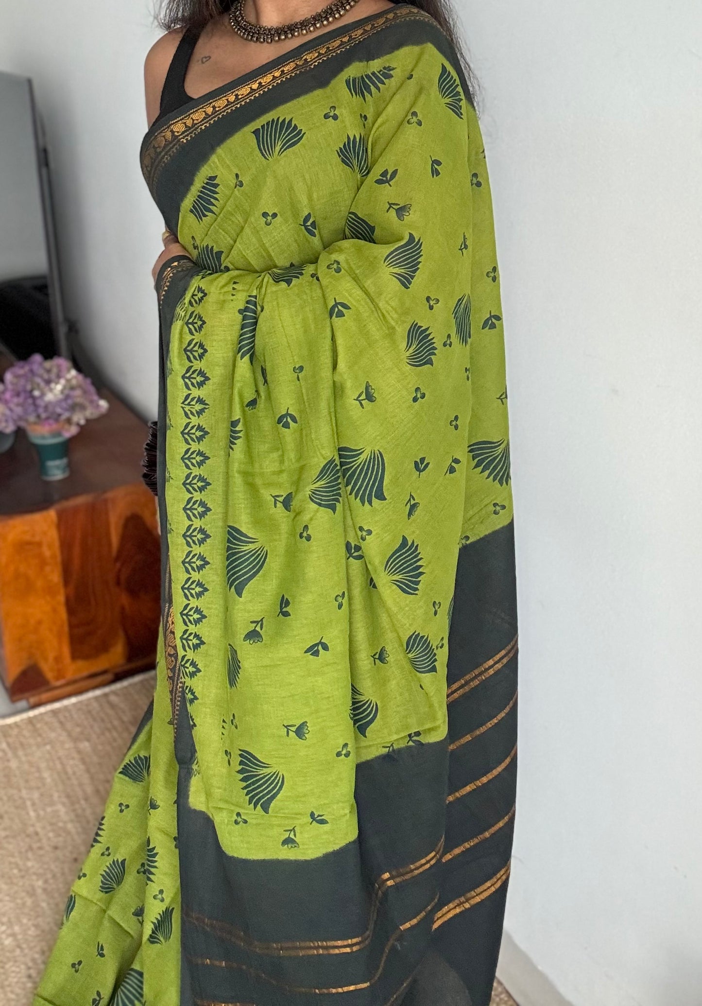 Light green with dark green, motif printed, kattuchayam dyed madurai sungudi cotton saree - YCCOTNMSFE75