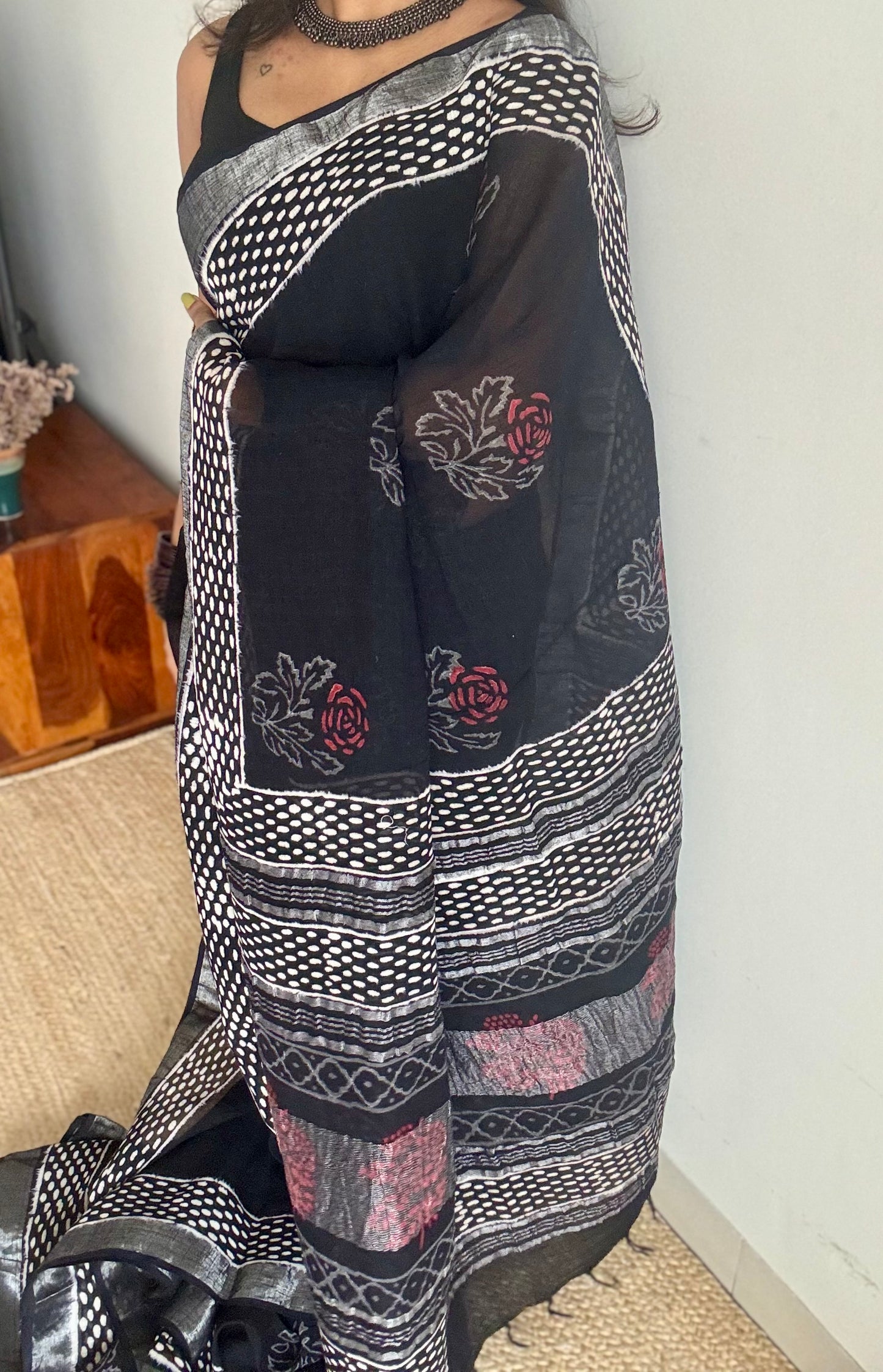 Black linen, red rose motif, silver zari border - YCTOROCBP58