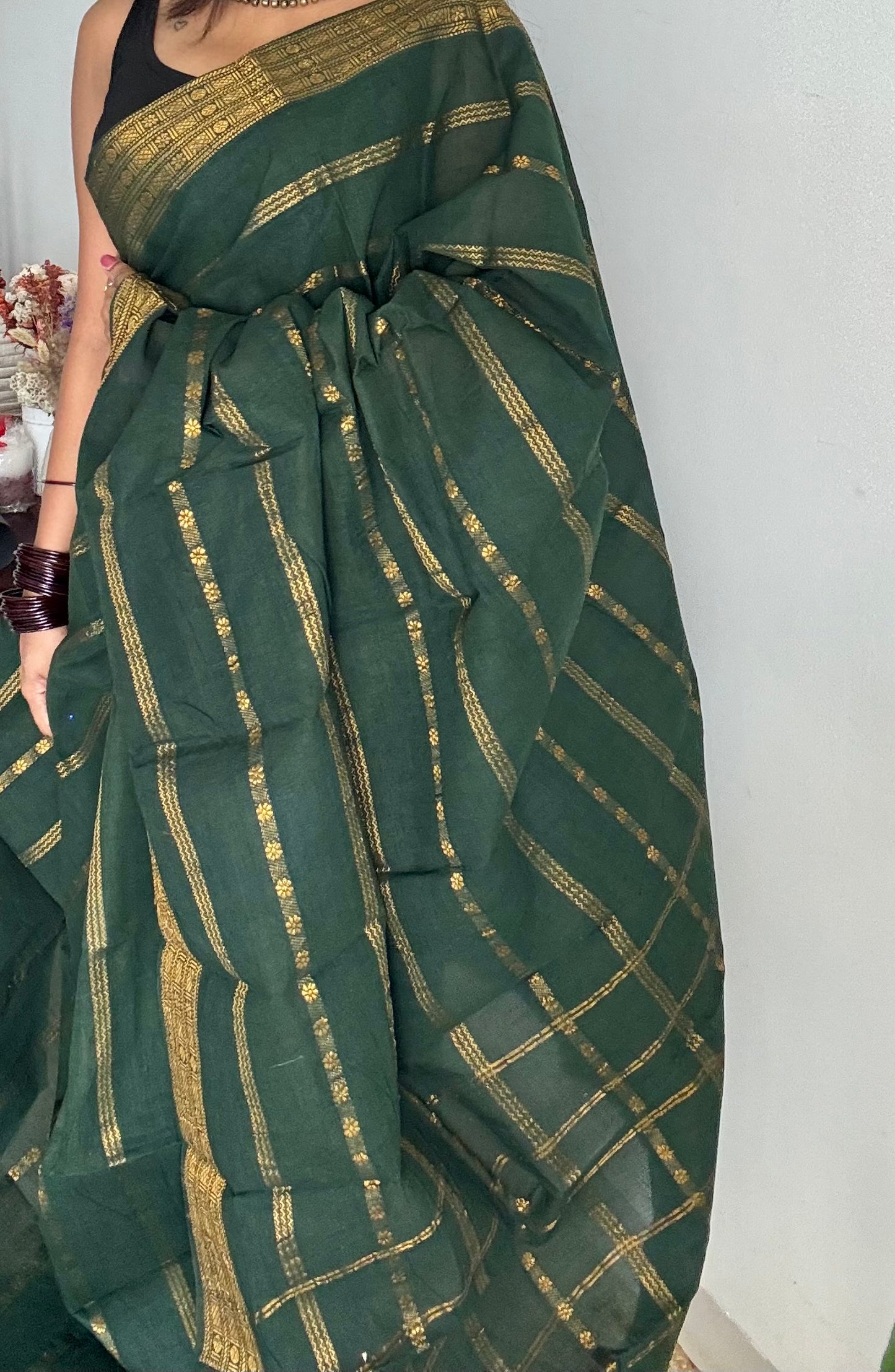 Dark green floral patterned velthaari, kattuchayam dyed madurai cotton saree  - YCCOTNMSAP213