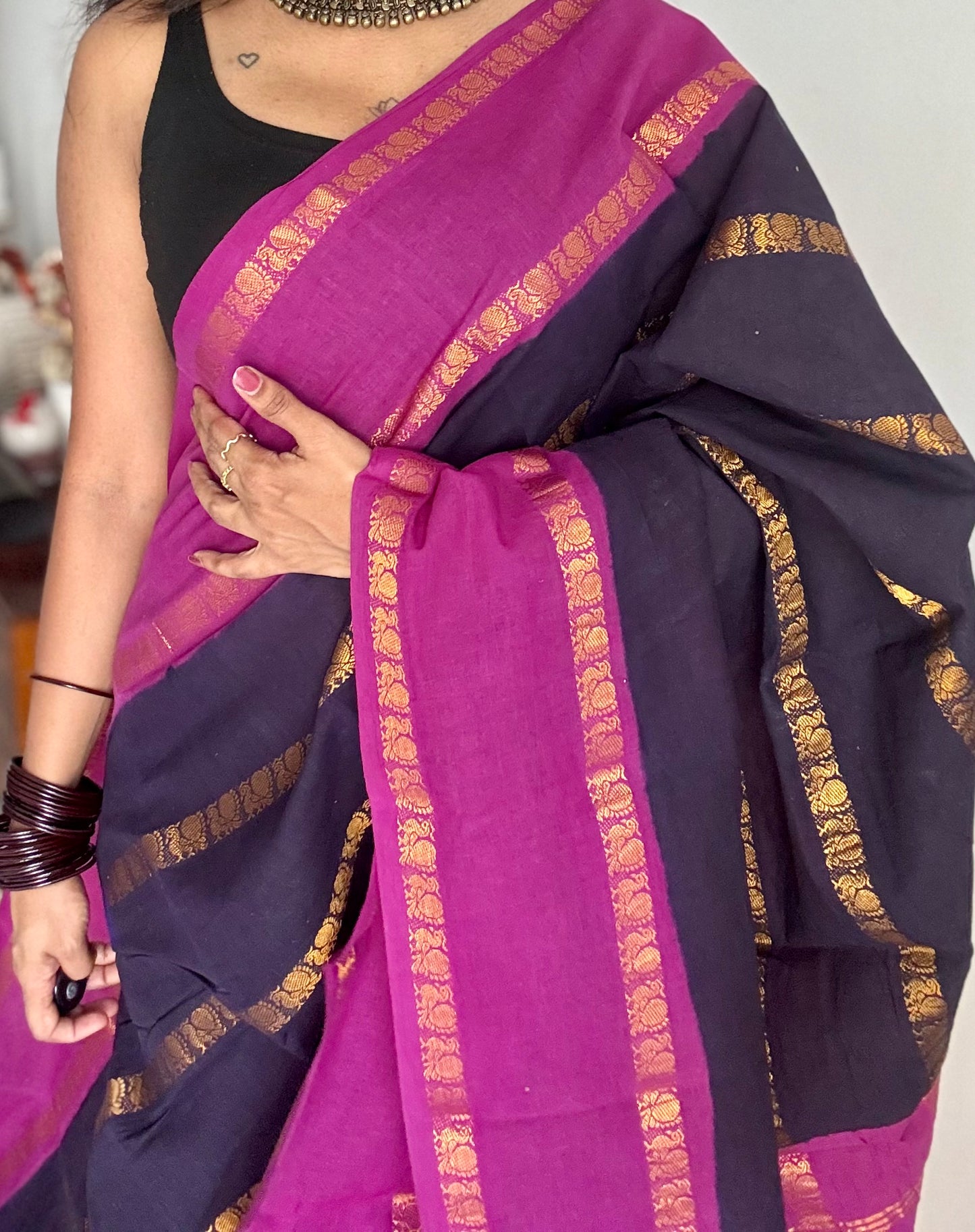 Dark blue with magenta peacock striped sungudi, kattuchayam dyed madurai cotton - YCCOTNMSAP165